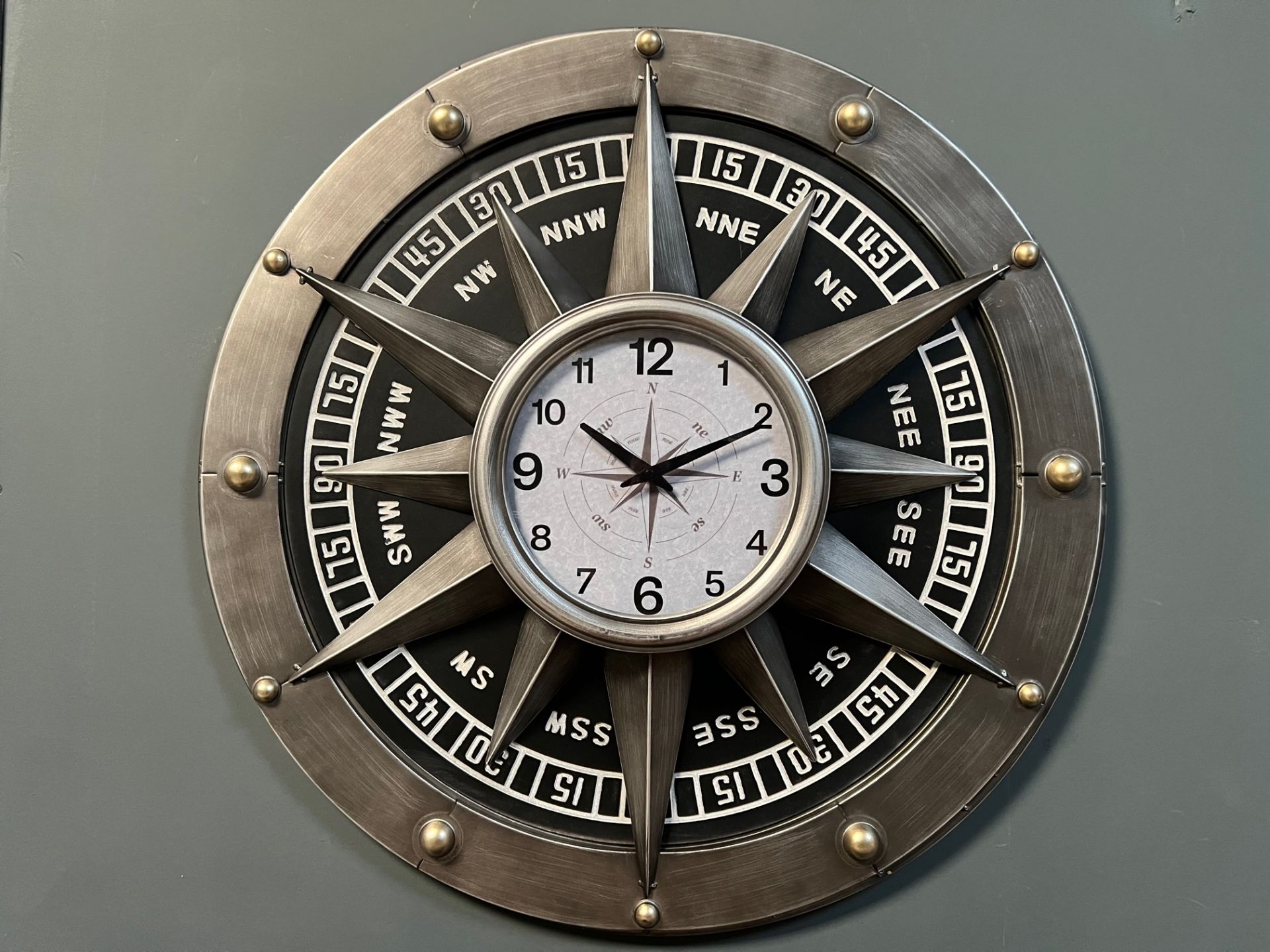 NEW BOXED VINTAGE INDUSTRIAL STYLE COMPASS CLOCK