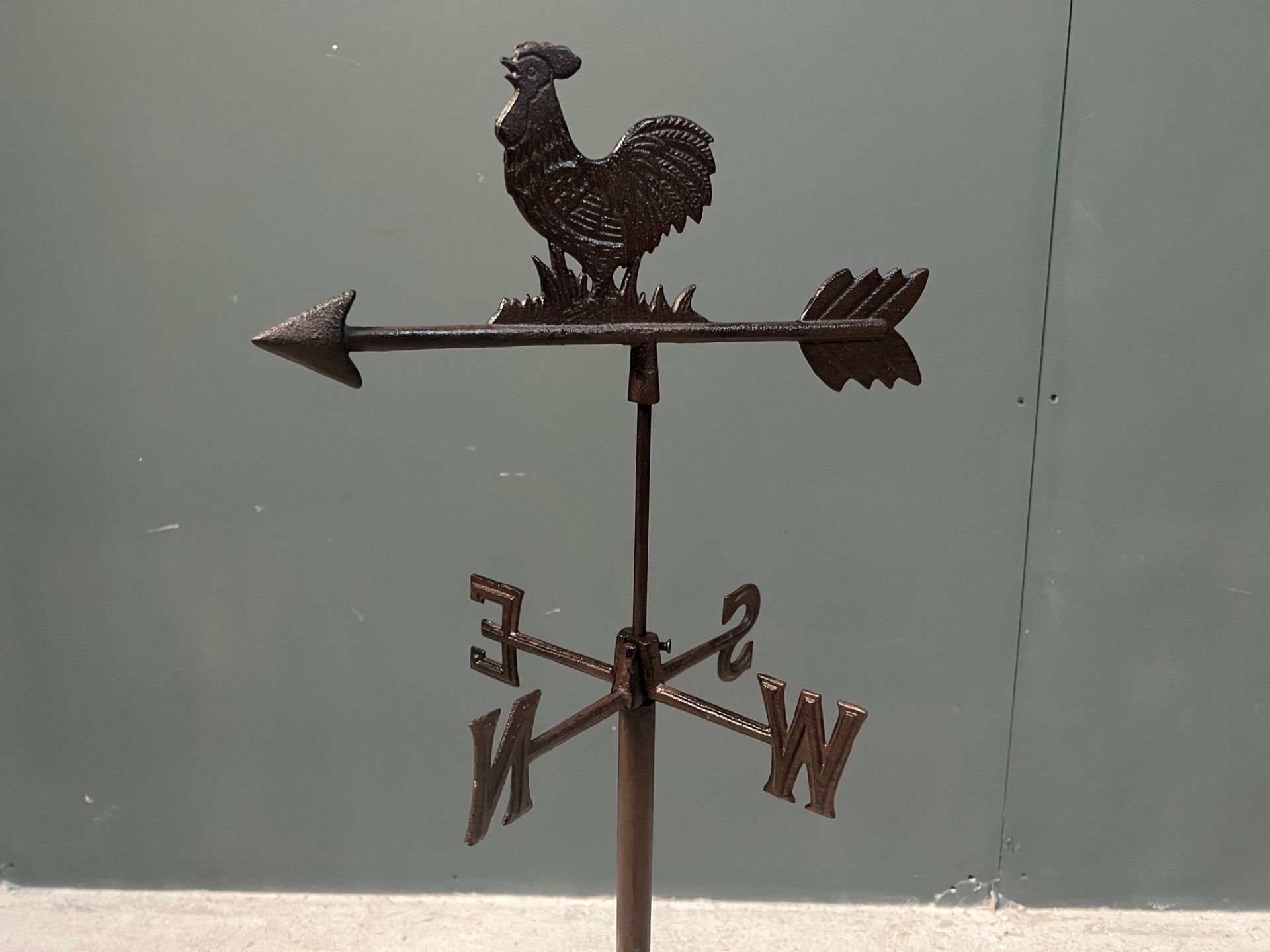 CAST IRON OUTDOOR WEATHER VANE ON STAND - Image 4 of 4