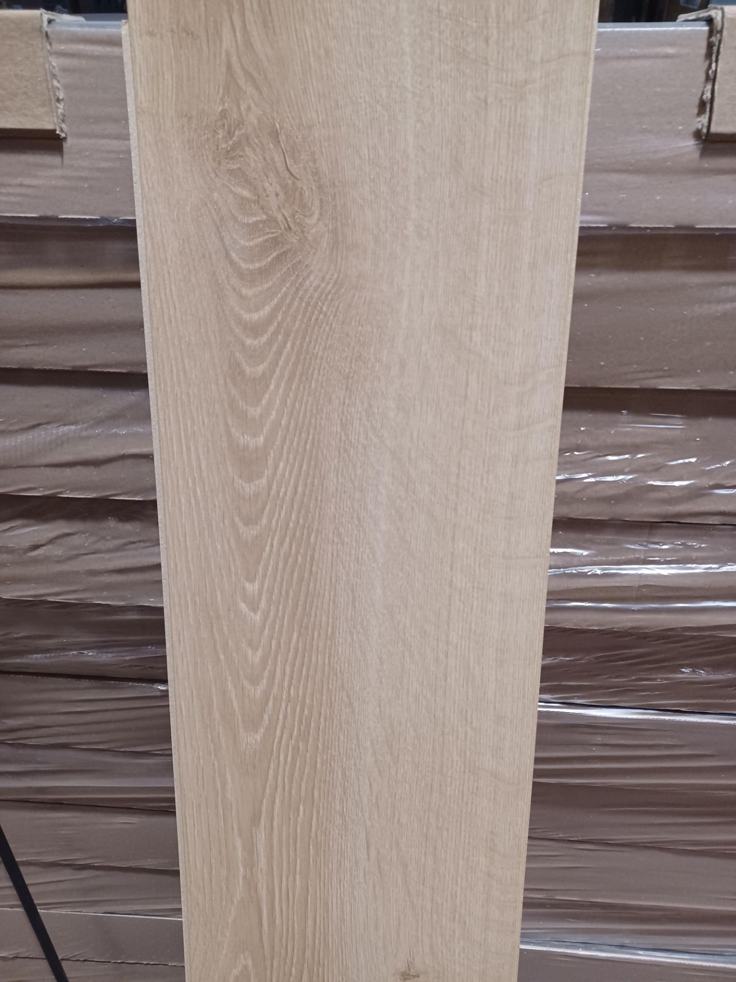 PALLET TO CONTAIN 10 X PACKS OF MALTON NATURAL OAK EFFECT LAMINATE FLOORING. EACH PACK CONTAINS 1. - Image 2 of 2
