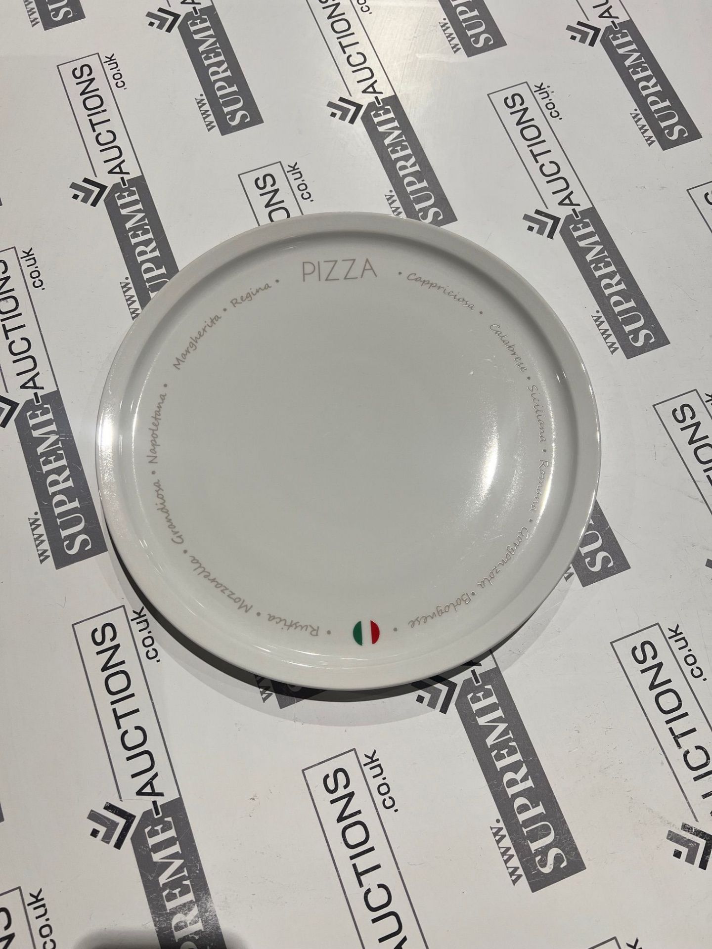72 X BRAND NEW ARTMADIS NOVASTYL PIZZA ROUND PLATES WITH FLAG DETAIL, Dishwasher and microwavable