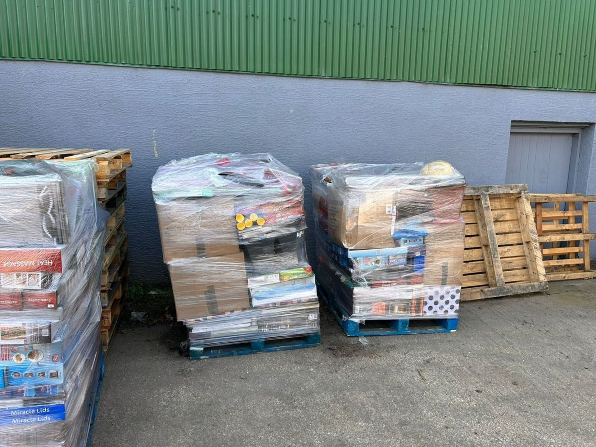 Large Pallet of Unchecked End of Line/Damaged Packaging Supermarket Stock. Huge variety of items - Image 10 of 18