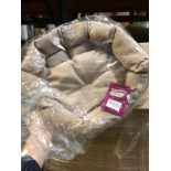 1 x Pallet of Luxury Pet Beds/Pet Products.   Includes Mainly Pet Beds In Various Sizes & Styles.