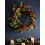 Pre Lit Berry Wreath. - ER27.