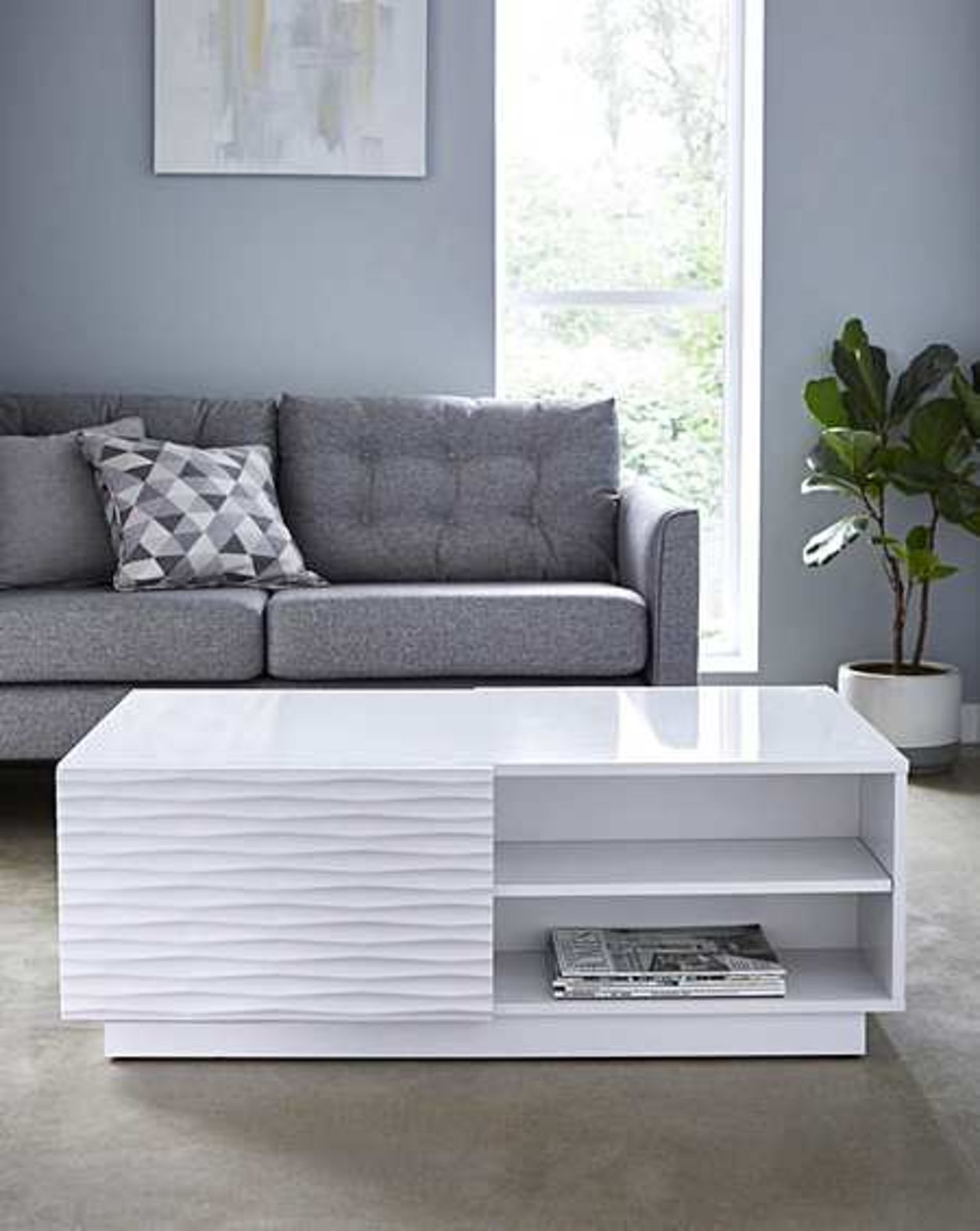 Saskia Storage White Coffee Table. - ER28. RRP £299.99.