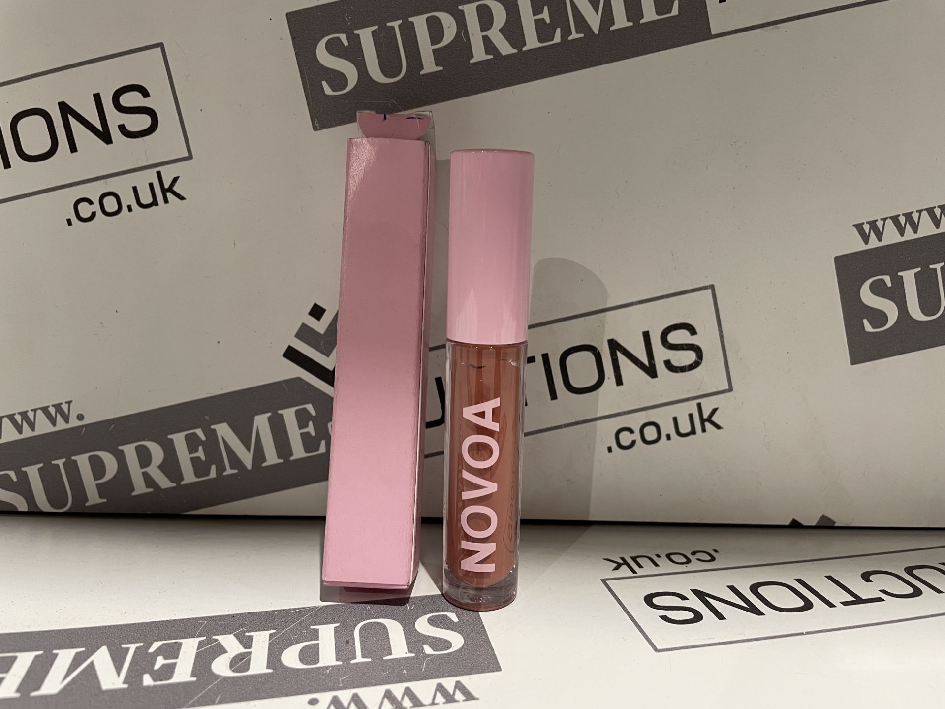 150 X BRAND NEW NOVOA 3.5G LIP GLOSS R10-8