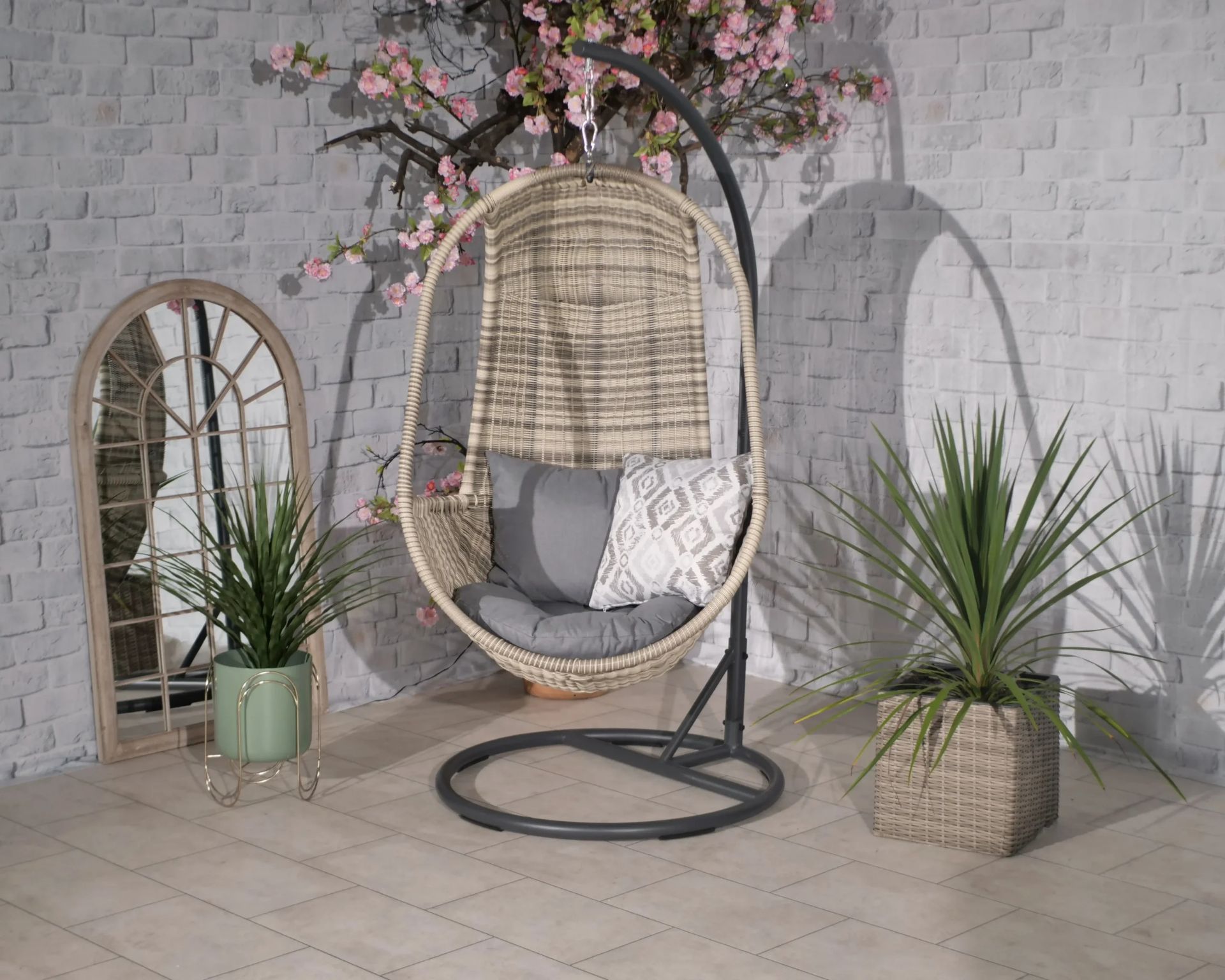 New & Packaged ROYALCRAFT Wentworth Hanging Pod Chair Including Back and Seat Cushions. RRP £699. ( - Image 2 of 3