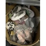 20 X BRAND NEW ASSORTED TOTES SLIPPERS IN VARIOUS DESIGSN AND SIZES S2L