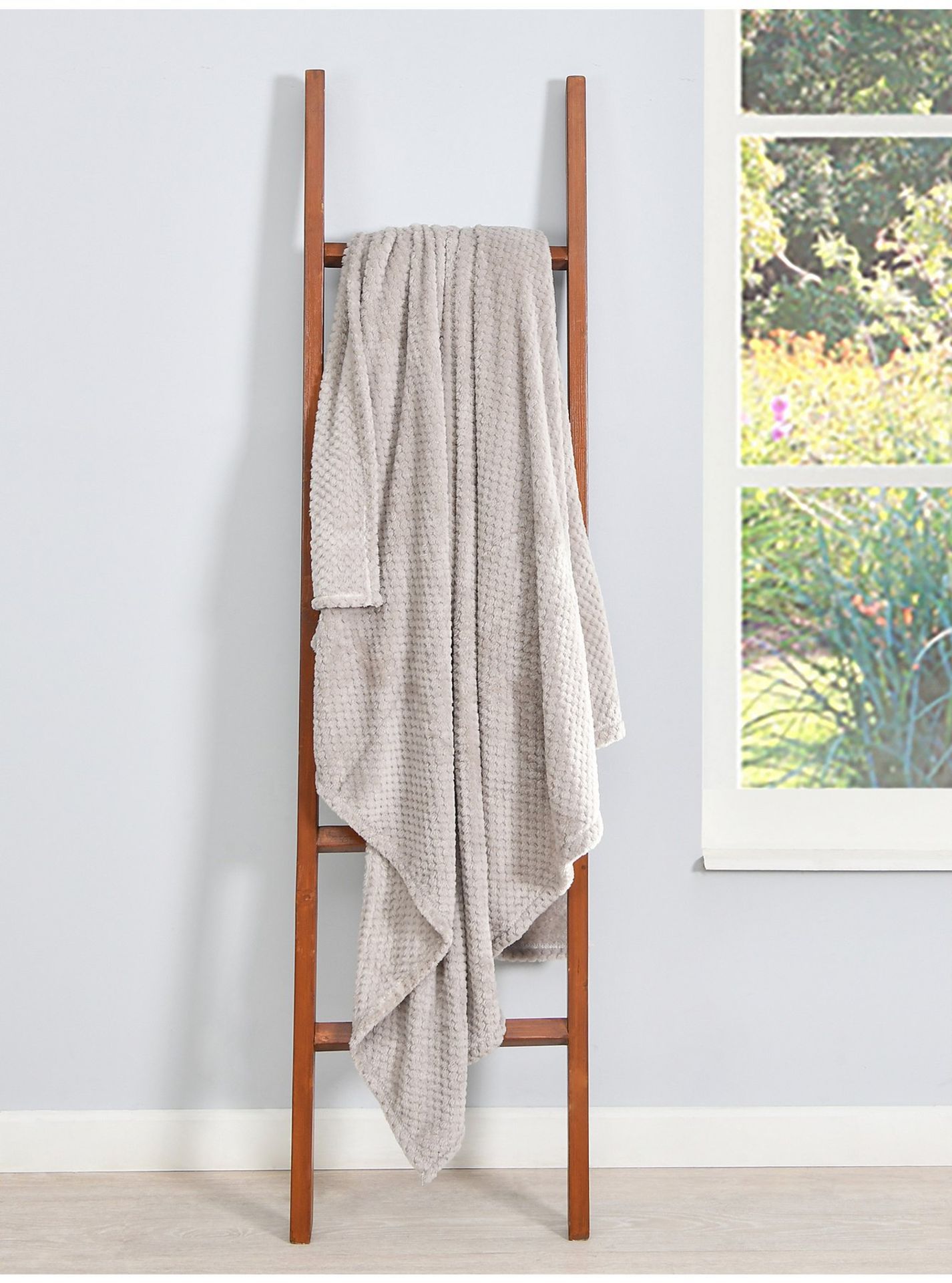 16x NEW & PACKAGED SLEEPDOWN Cosy Collection Soft Touch Waffle Fleece Throw 130 x 160cm - NATURAL.