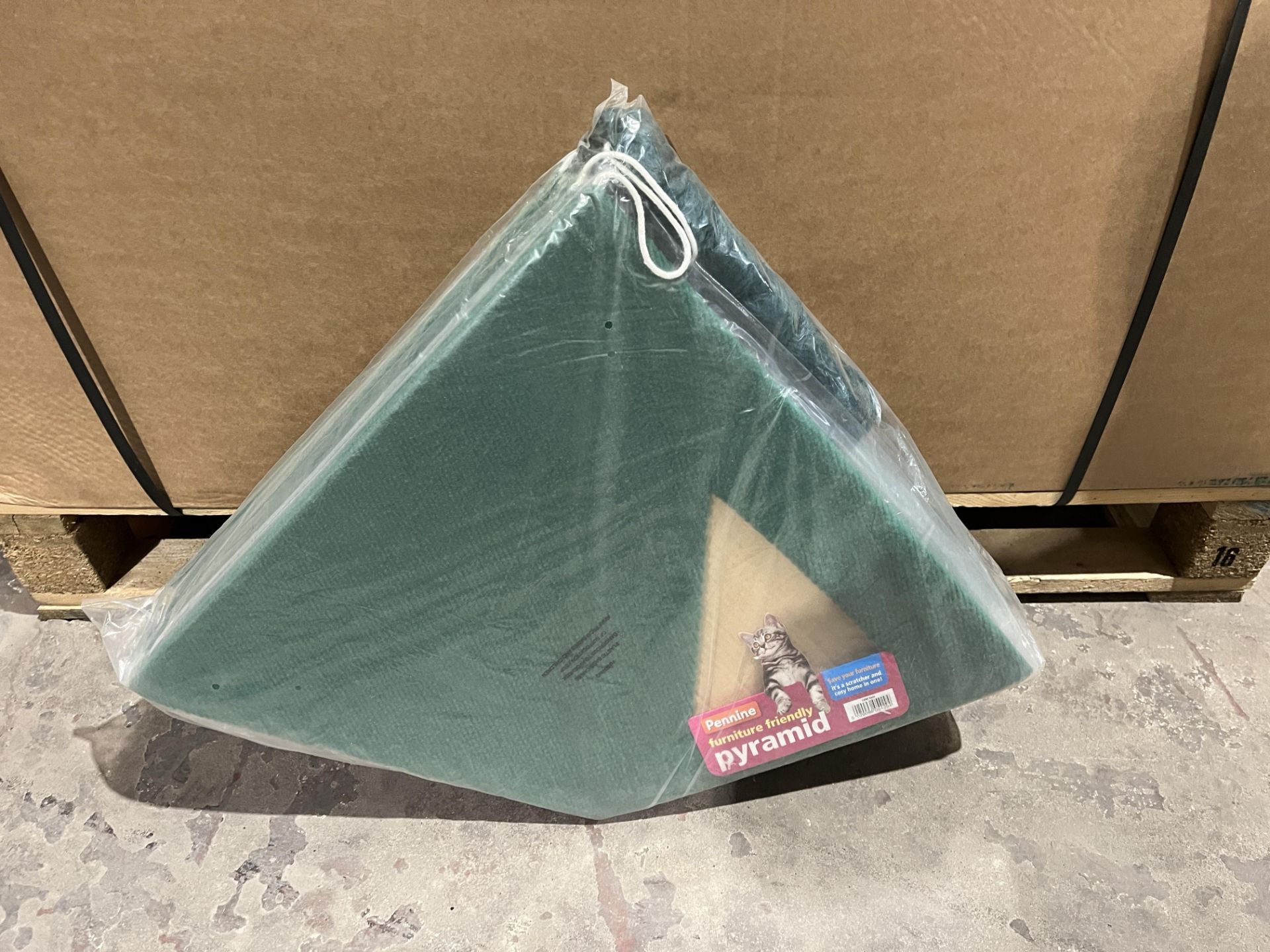 10 X BRAND NEW PENINE PYRAMID CAT HOUSES R5-1 - Image 2 of 2