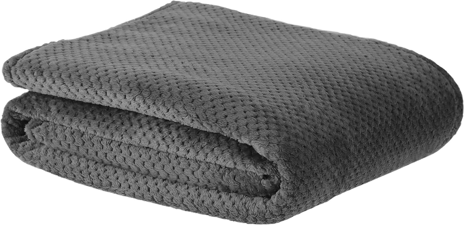 16x NEW & PACKAGED SLEEPDOWN Cosy Collection Soft Touch Waffle Fleece Throw 130 x 160cm - SILVER. - Image 4 of 4