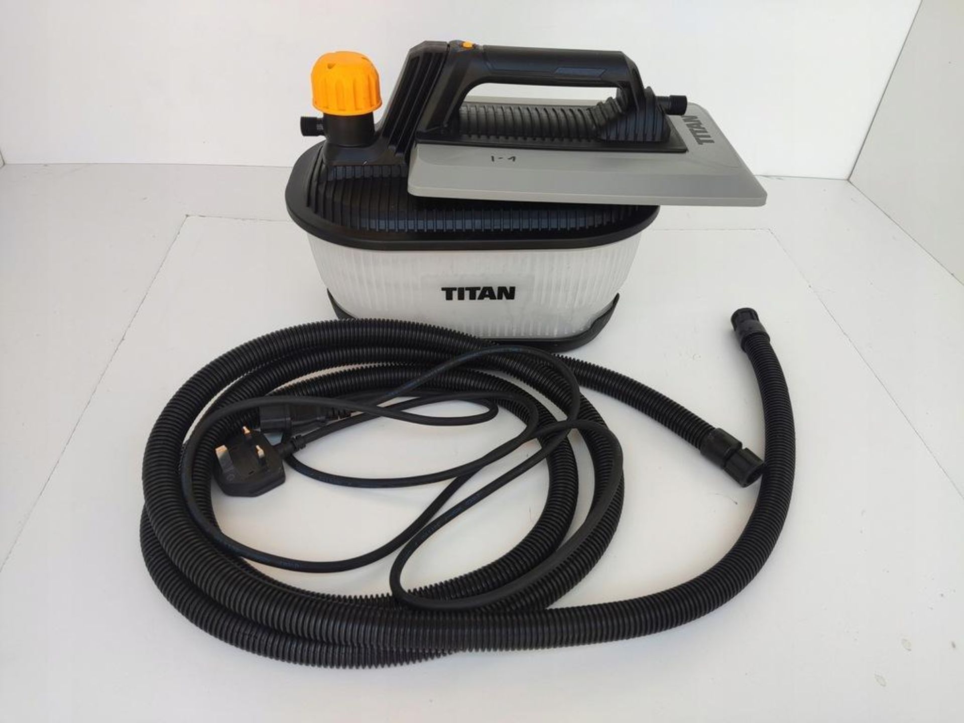 Titan 2000W Steam Wallpaper Stripper TTB772STM 4Ltr Capacity 240V - R13a.12. The item was only use