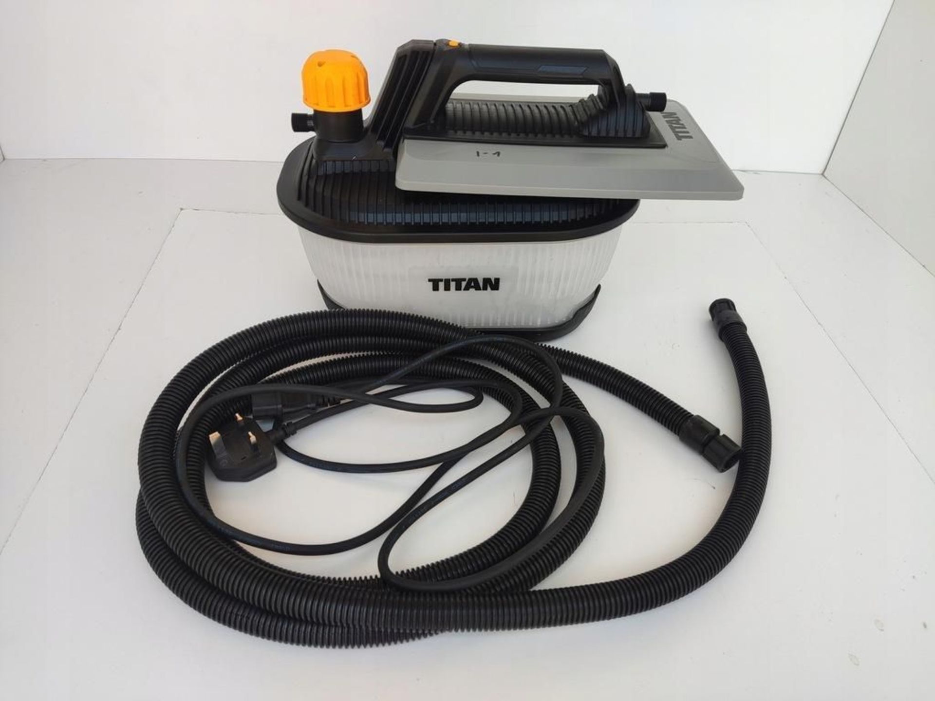 Titan 2000W Steam Wallpaper Stripper TTB772STM 4Ltr Capacity 240V - R13a.12. The item was only use - Image 2 of 2