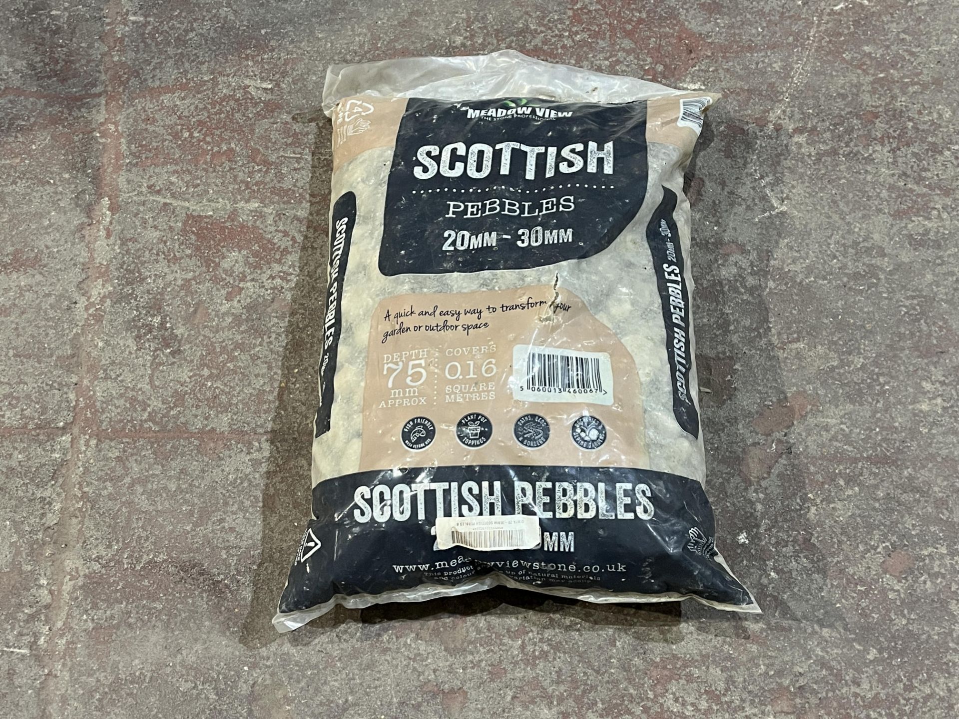 12 X BRAND NEW BAGS OF 20MM-30MM SCOTTISH PEBBLES R10-2