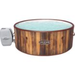 NEW & BOXED LAY-Z-SPA Helsinki 7 Person Hot Tub. RRP £919.99. This Nordic inspired spa features