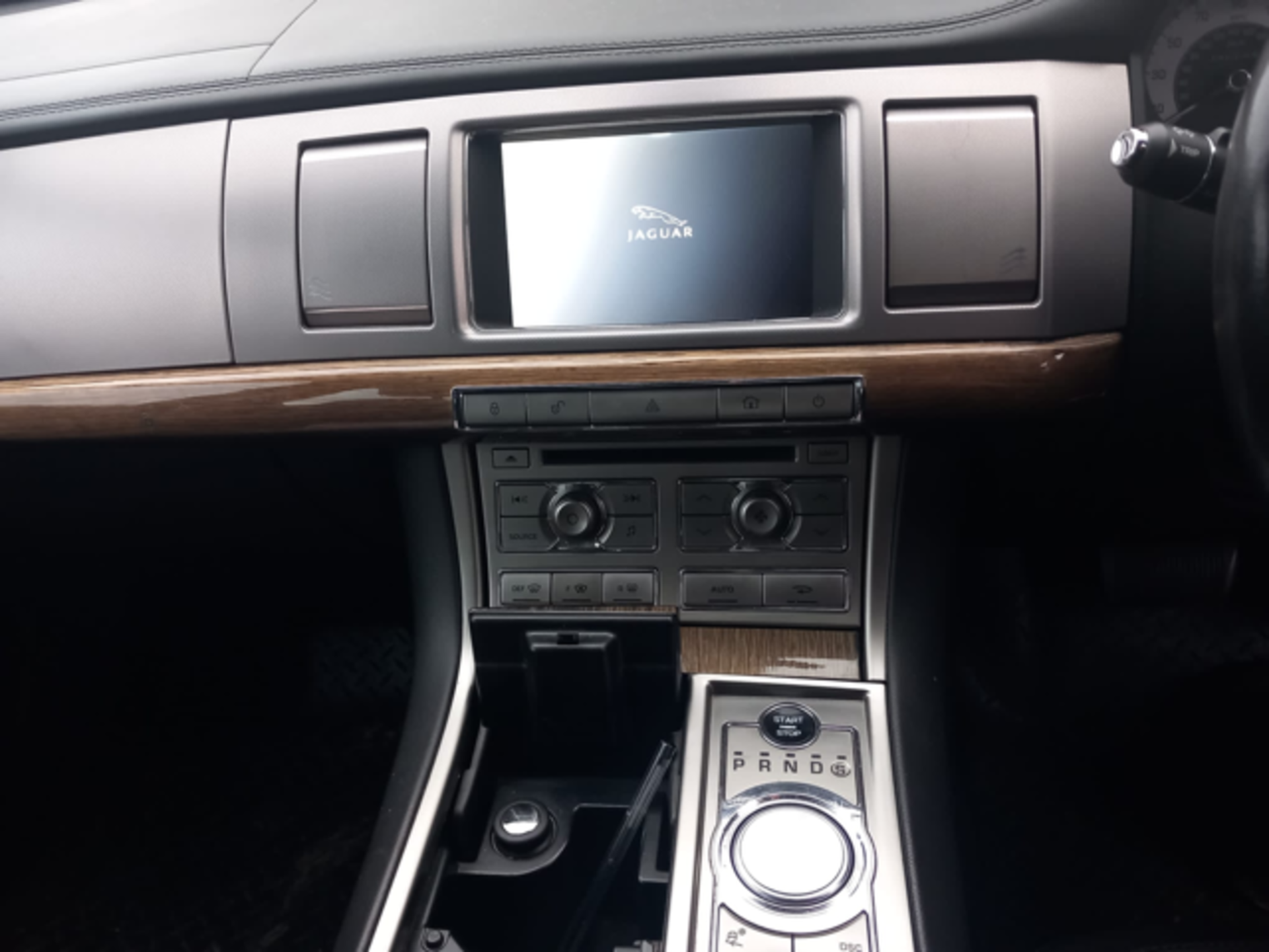 Jaguar XF Premium Luxury Edition YD10 FBN - Image 8 of 14