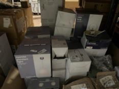 16 PIECE ASSORTED LIGHTING LOT IN VARIOUS DESIGS AND SIZES R11-11