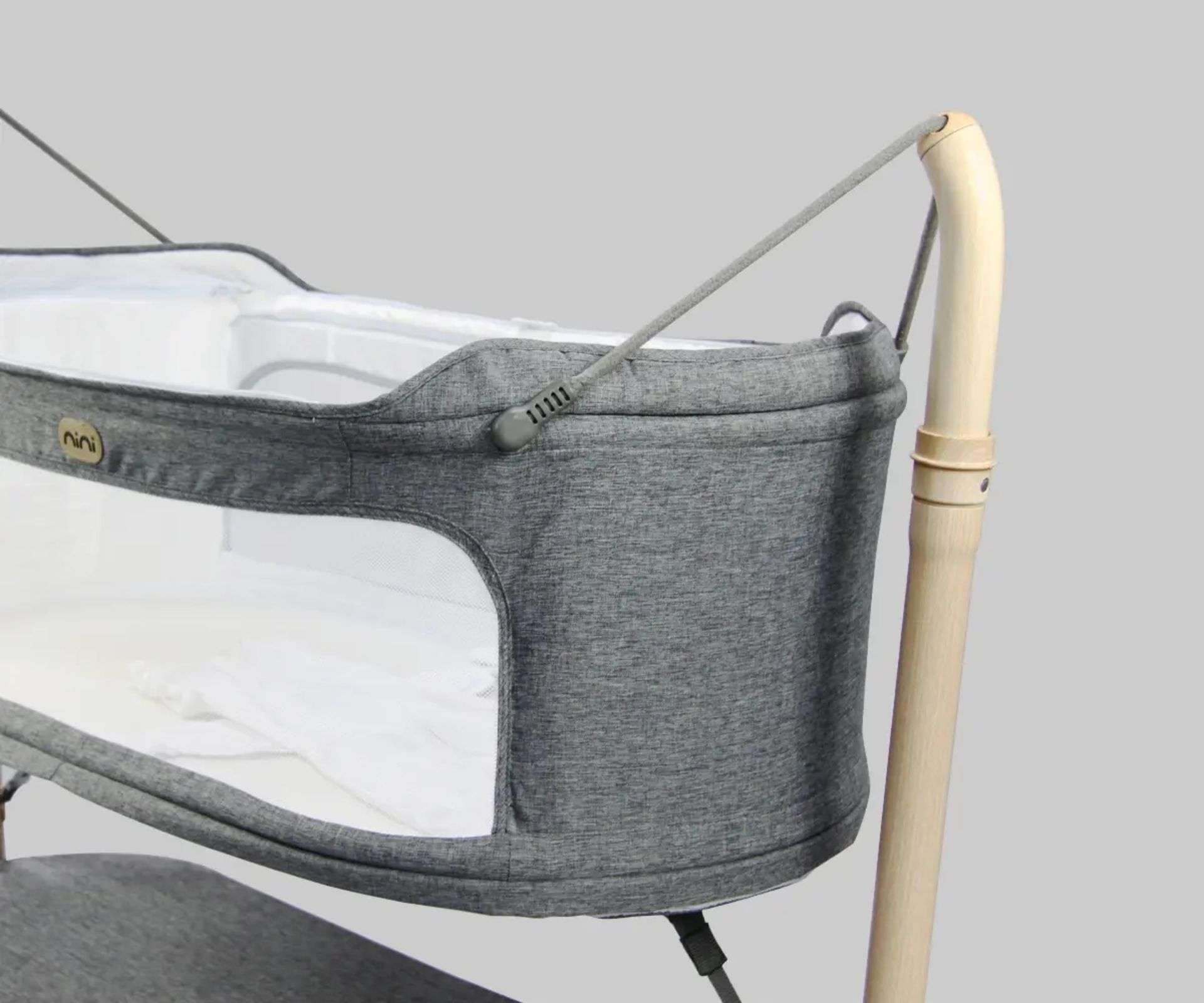 New & Boxed NiniPod Luxury Childrens Cot. RRP £299. • Calming swinging & bouncing motion. • - Bild 2 aus 4