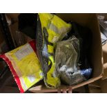 33 PIECE MIXED WORKWEAR LOT IN VARIOUS DESIGNS AND SIZES INCLUDING JACKETS, TROUSERS ETC R9-14