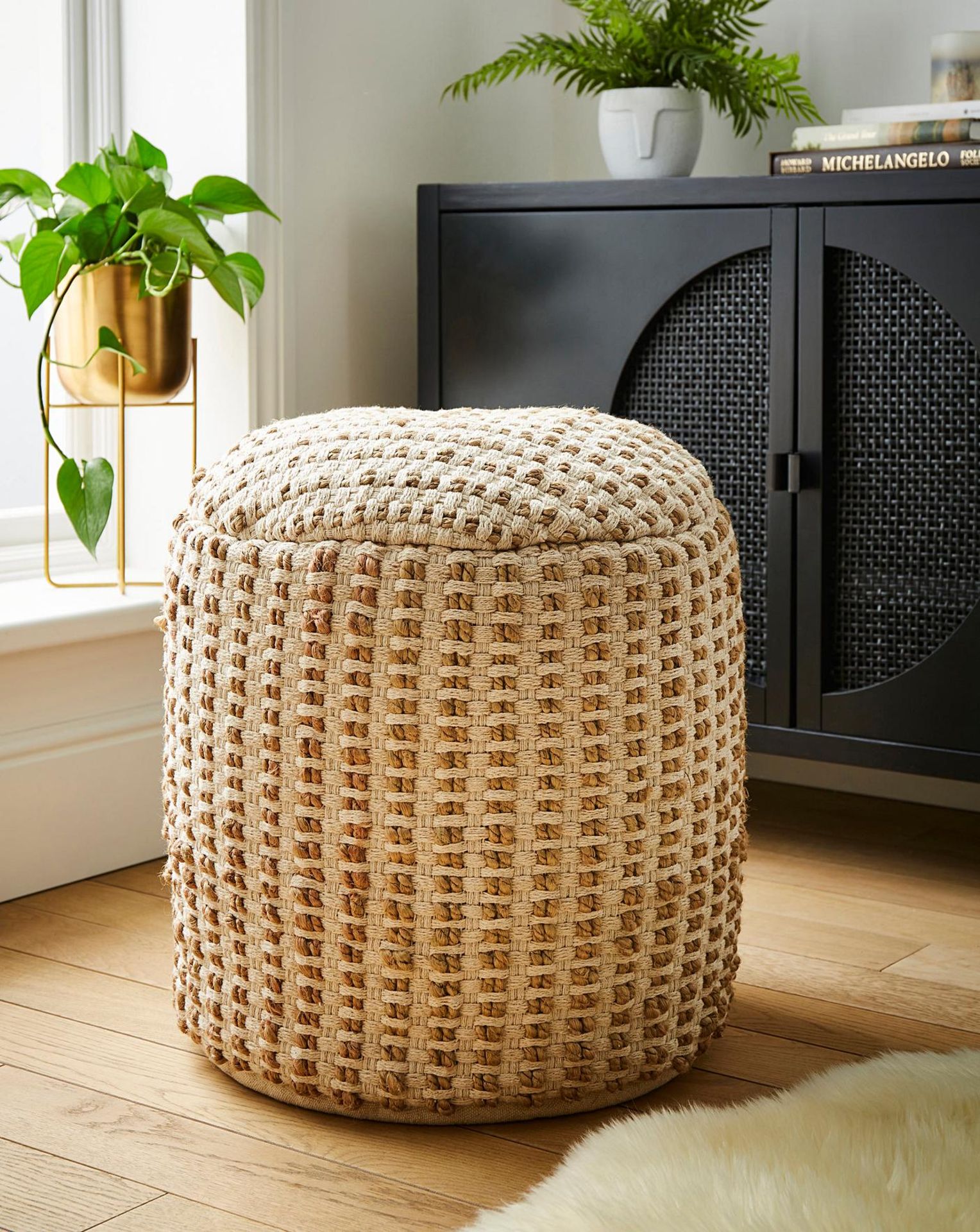 2 X BRAND NEW NATURAL WOVEN JUTE POUFFES R18-4