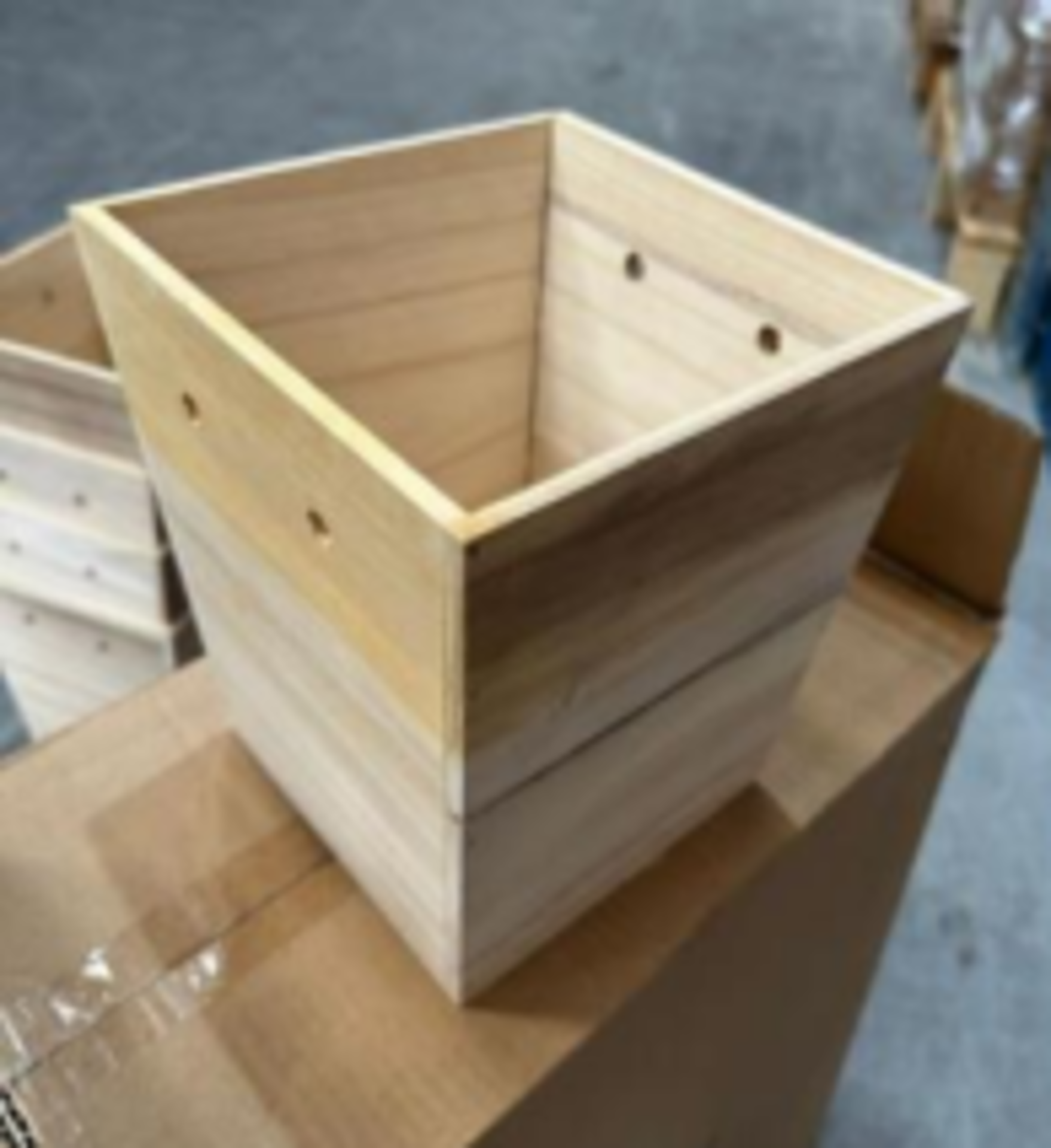 5 X BRAND NEW BOXES OF 10 WOODEN PLANTERS S1-1/R17-1