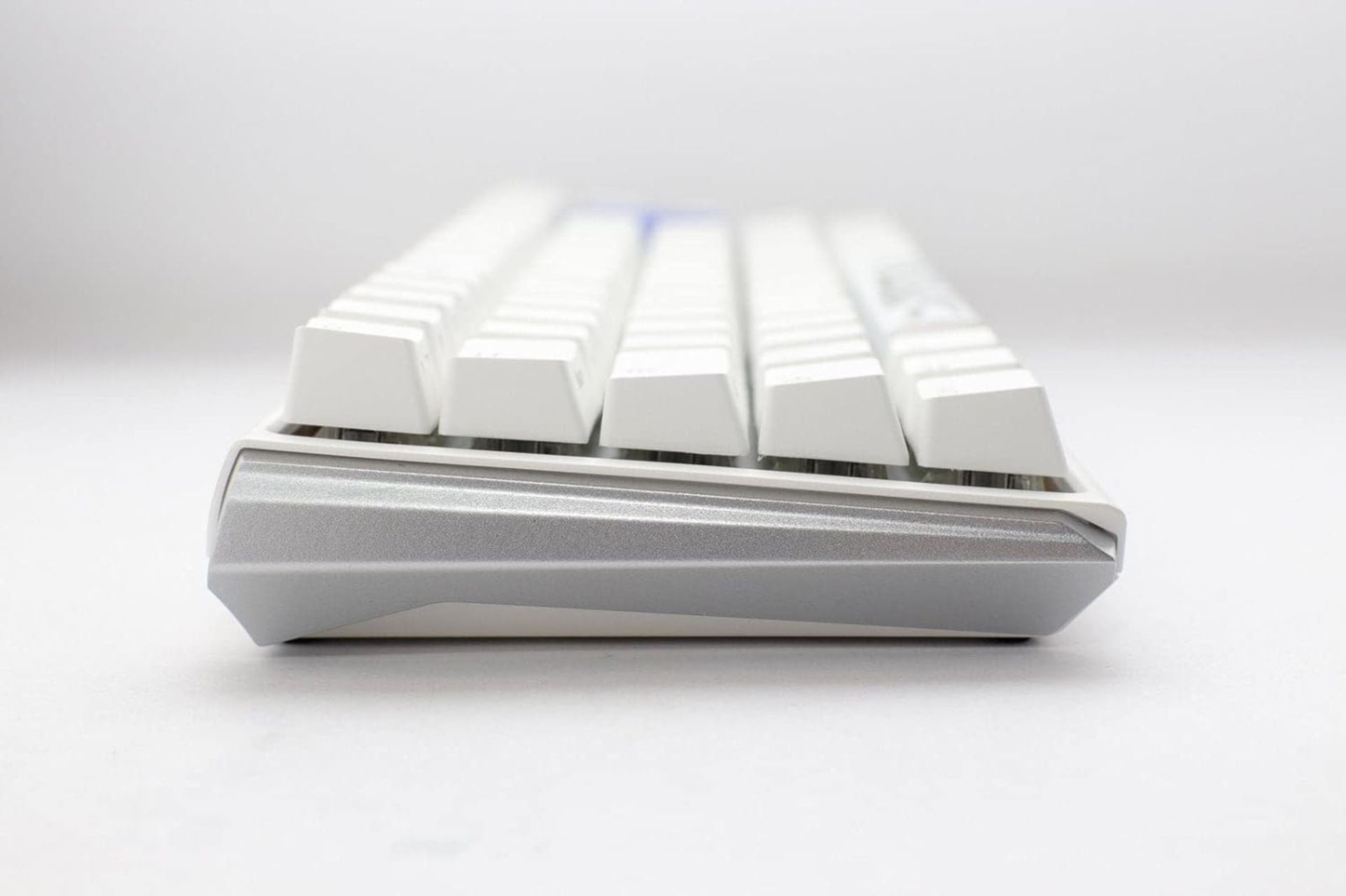 DUCKY ONE 3 Pure White SF RGB Wired Cherry MX Red Mechanical Keyboard. RRP £135. QUACK Mechanics - Bild 4 aus 5