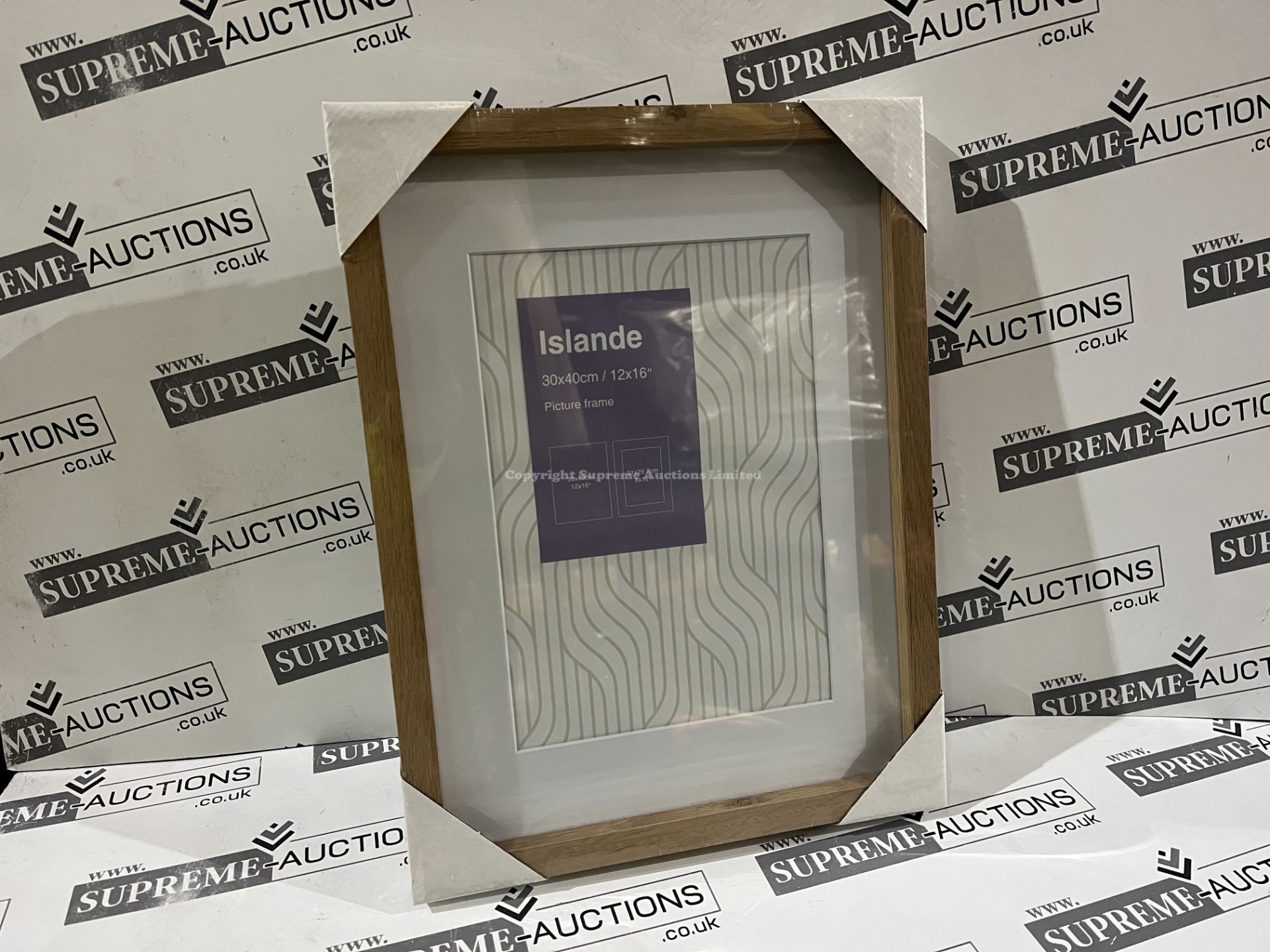 20 X BRAND NEW ASSORTED ISLANDE PHOTO FRAMES IN VARIOUS COLOURS AND SIZES R11-12