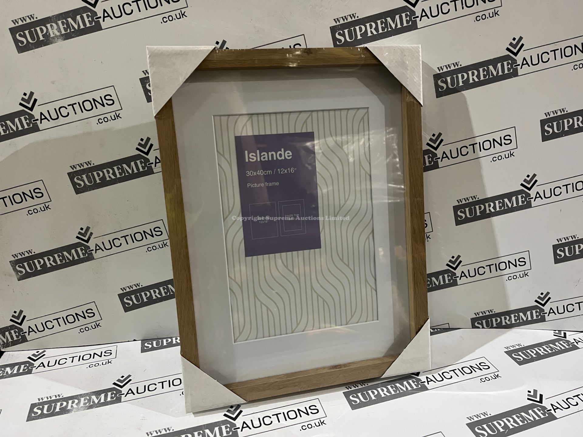 20 X BRAND NEW ASSORTED ISLANDE PHOTO FRAMES IN VARIOUS COLOURS AND SIZES R11-12