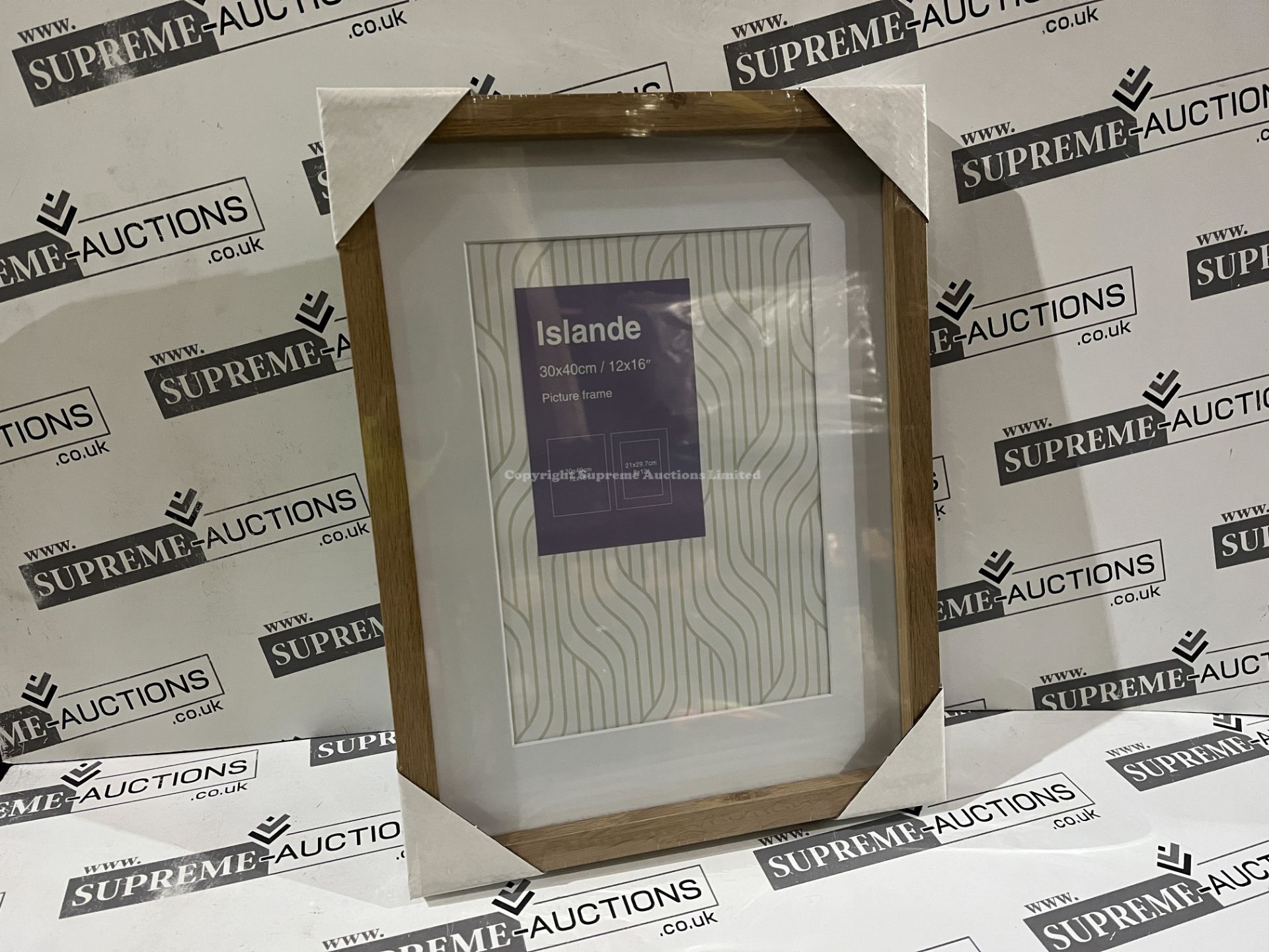 20 X BRAND NEW ASSORTED ISLANDE PHOTO FRAMES IN VARIOUS COLOURS AND SIZES R11-12