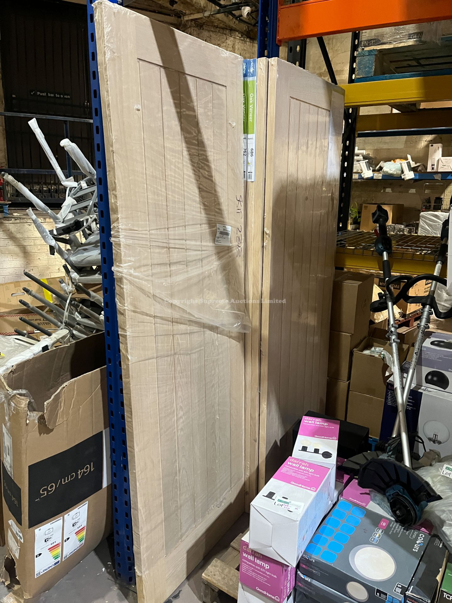 7 X BRAND NEW OAK VENEER PANEL DOORS (SIZES MAY VARY) R10-12