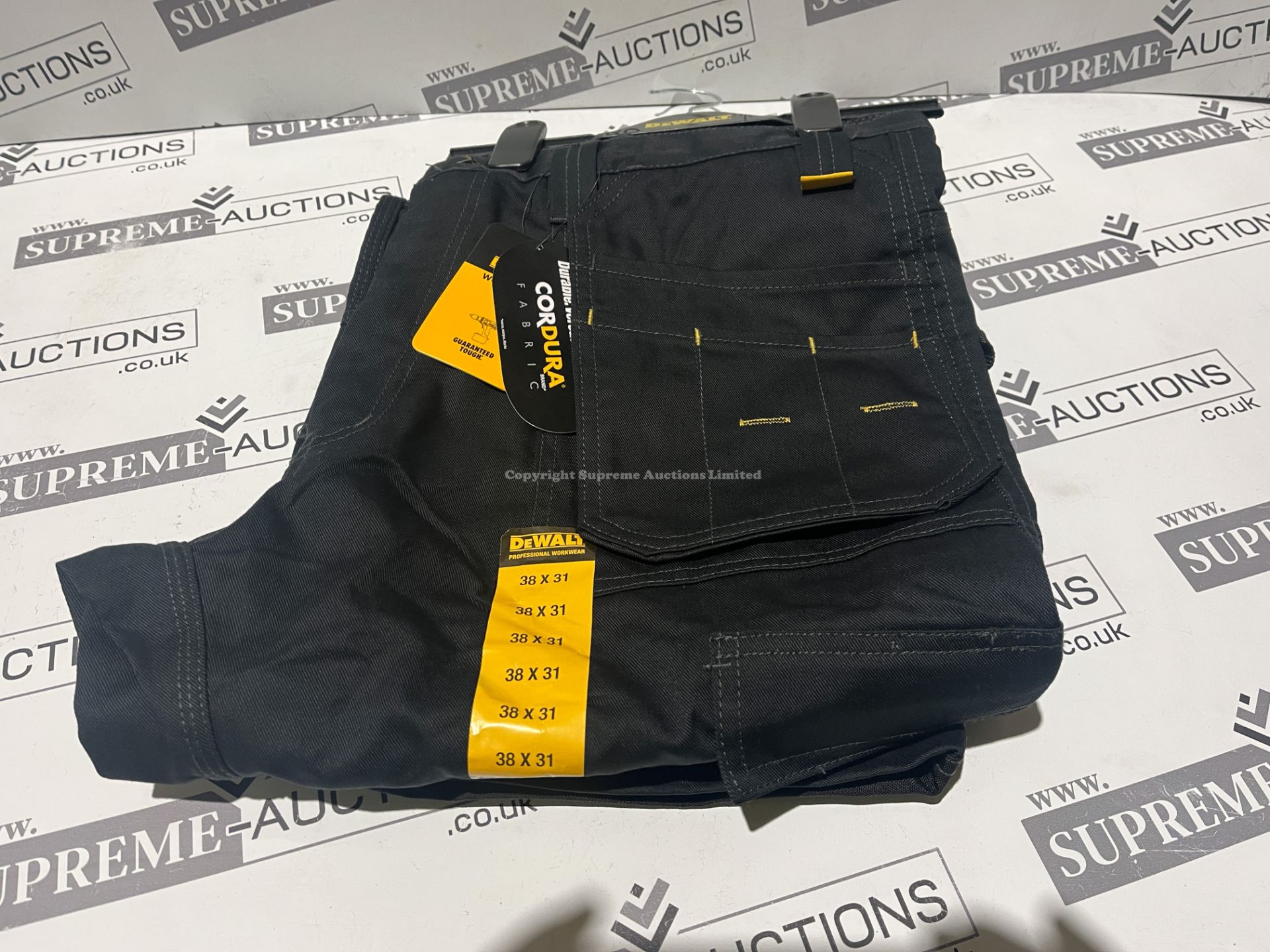6 X BRAND NEW PAIRS OF DEWALT PROFESSIONAL WORK TROUSERS (SIZES MAY VARY) R13-15