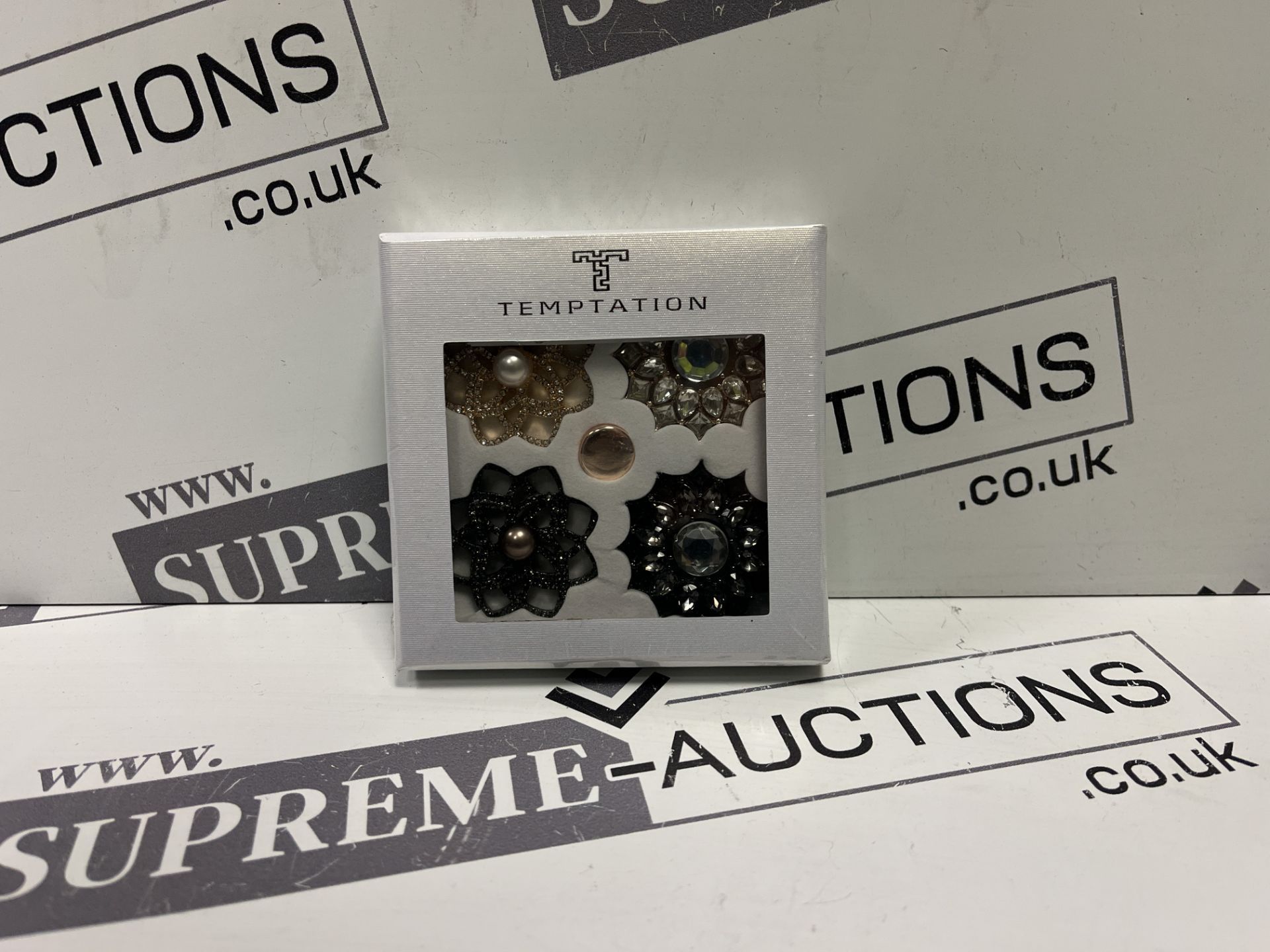 40 X BRAND NEW TEMPTATIONS LUXURY BROACH SETS EBRB