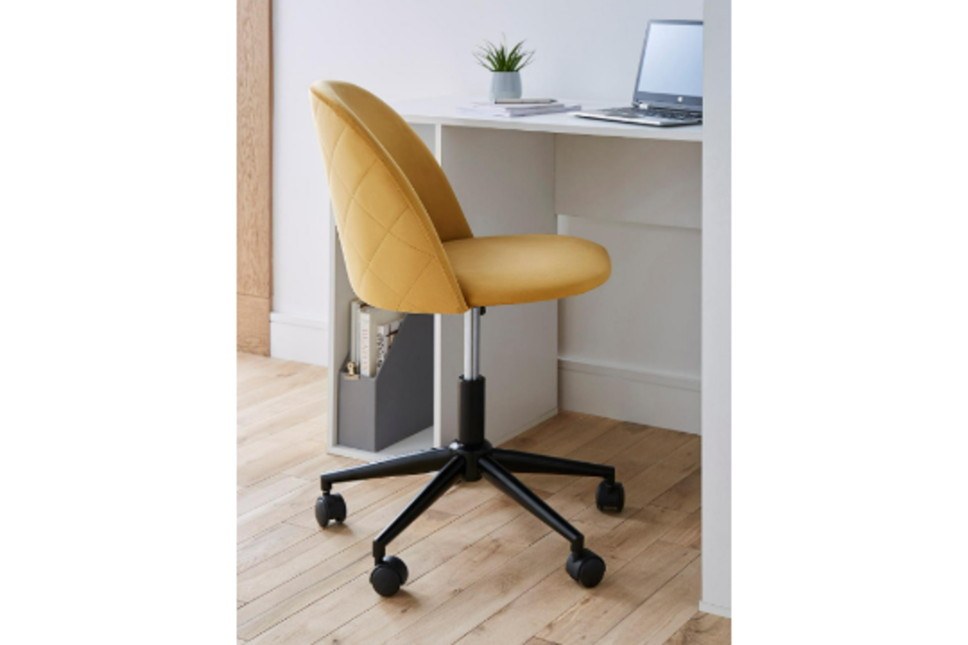 Brand New & Boxed Klara Office Chair - Ochre. RRP £199 each. The Klara Office Chair is a luxurious - Bild 2 aus 3