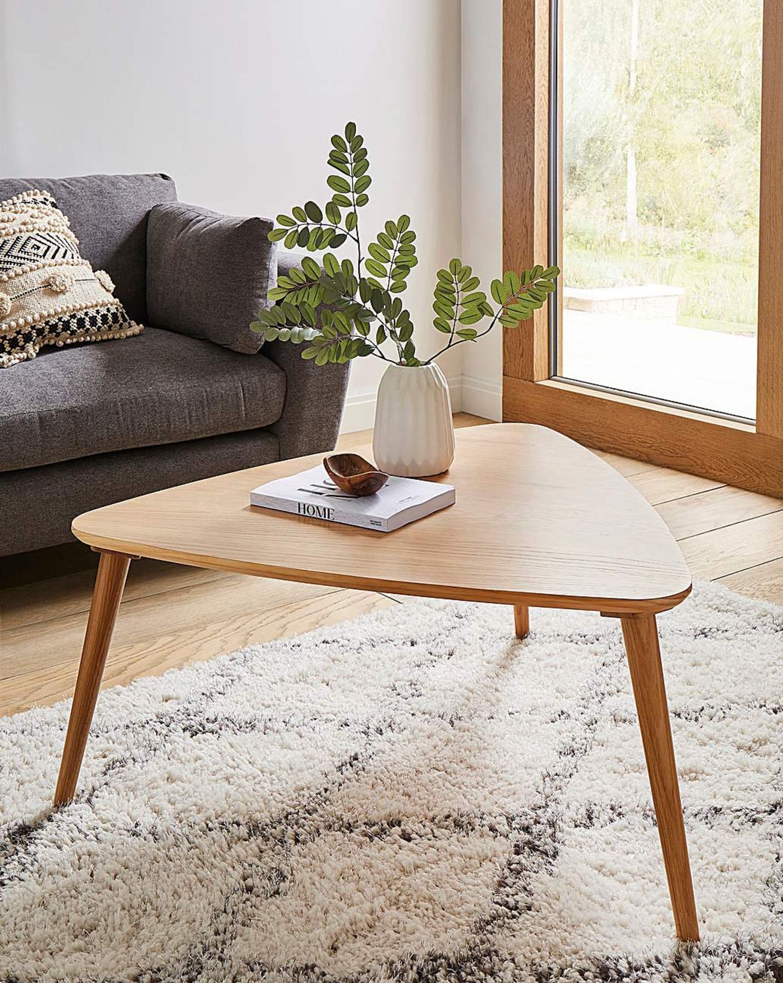 BRAND NEW PEYTON OAK COFFEE TABLE RRP £219 R13-12