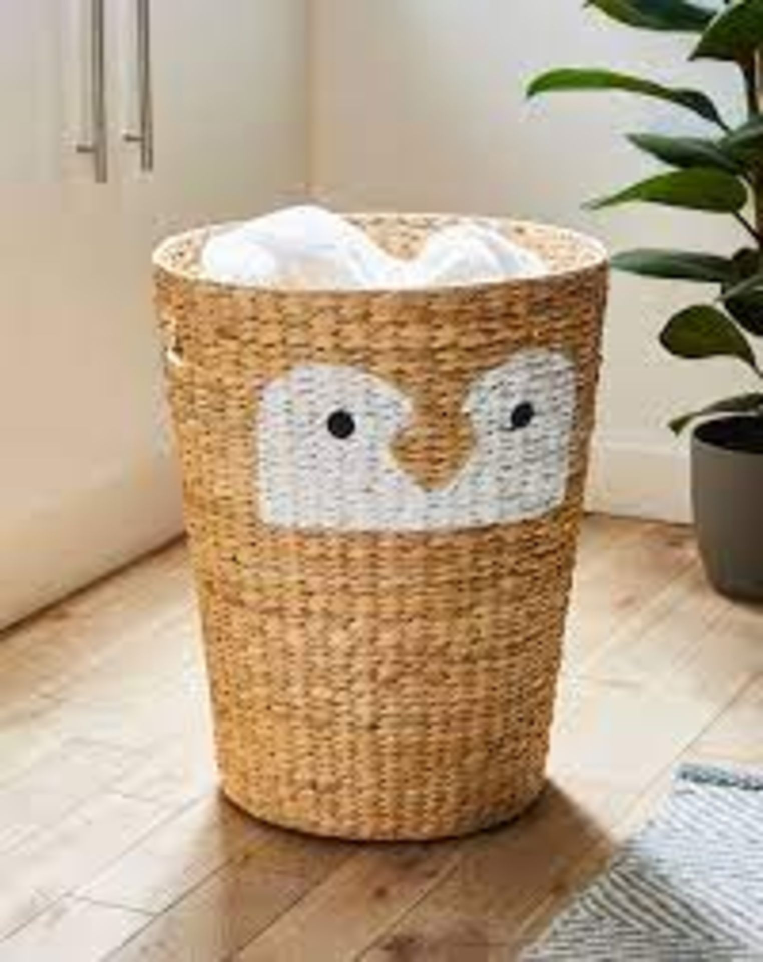 4 X BRAND NEW WICKER PENGUIN STORAGE HAMPER R11-10