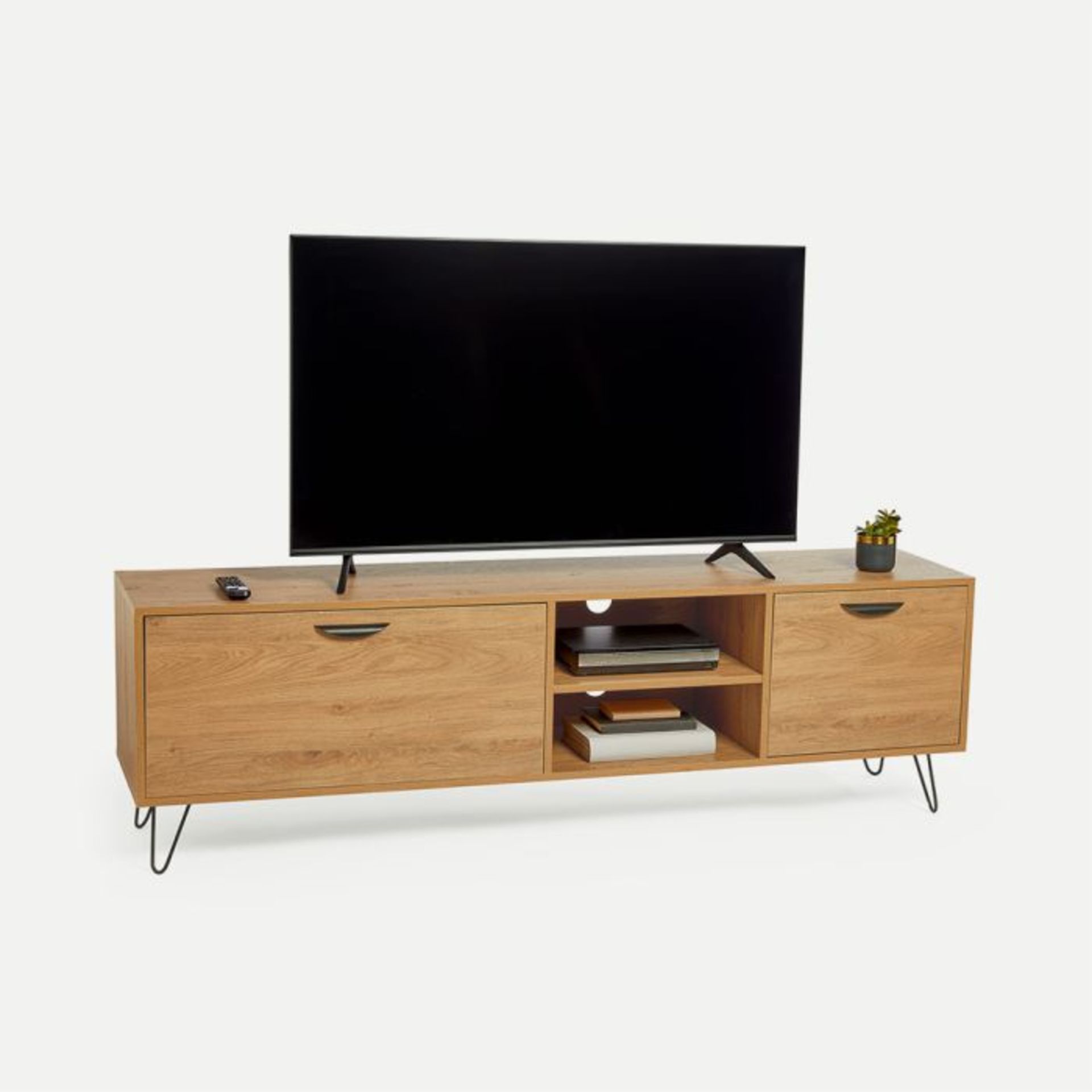 Capri Oak Effect Large TV Unit. - ER51. RRP £199.99. The irregular front is one of the most charming