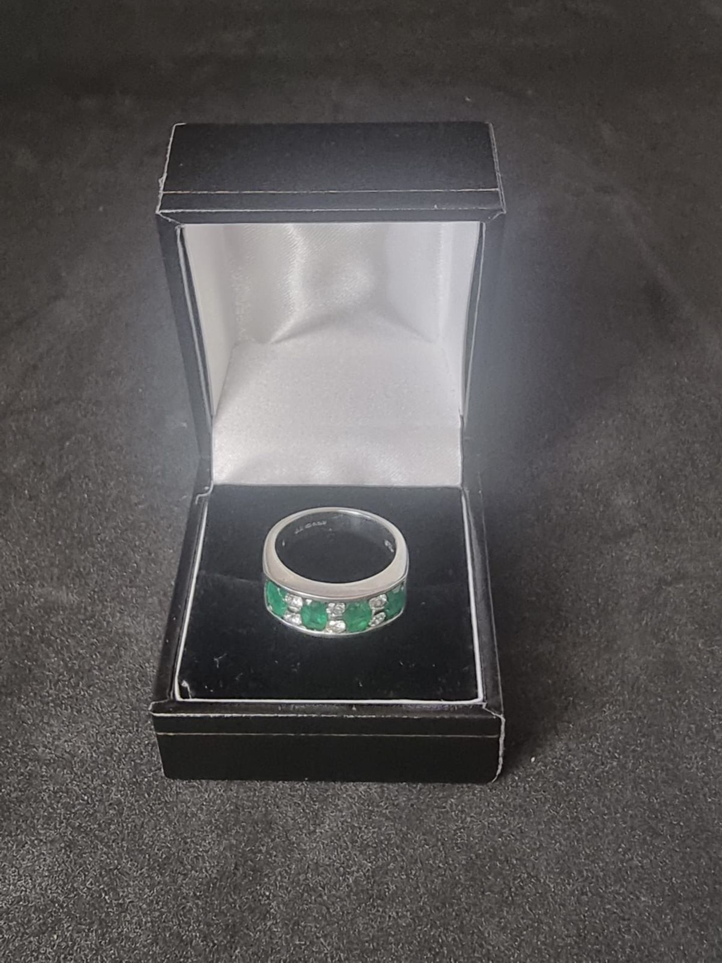 Elegant 18 Carat White Gold Ring with Diamonds & Green Stones - Image 2 of 3