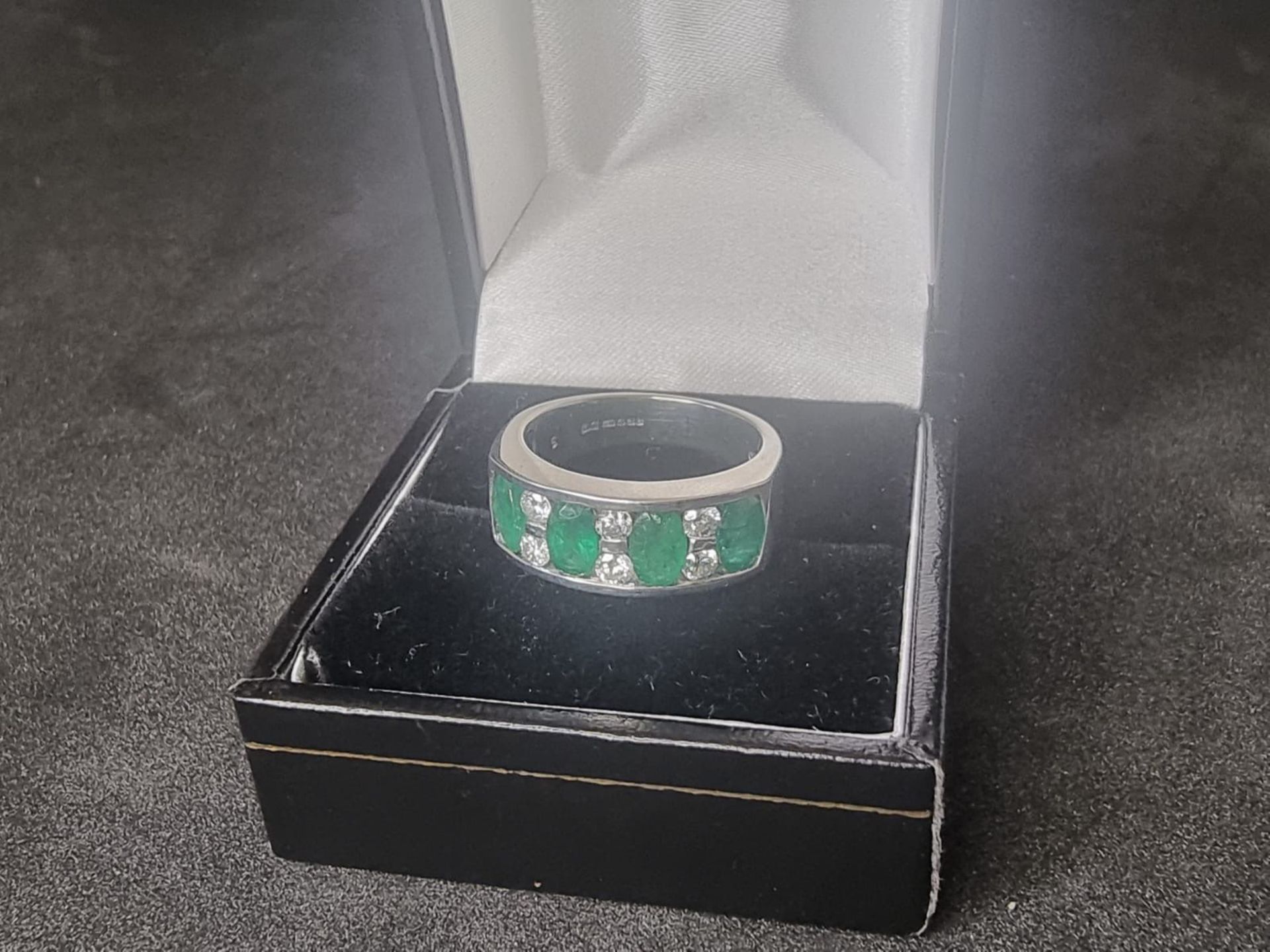 Elegant 18 Carat White Gold Ring with Diamonds & Green Stones - Image 3 of 3