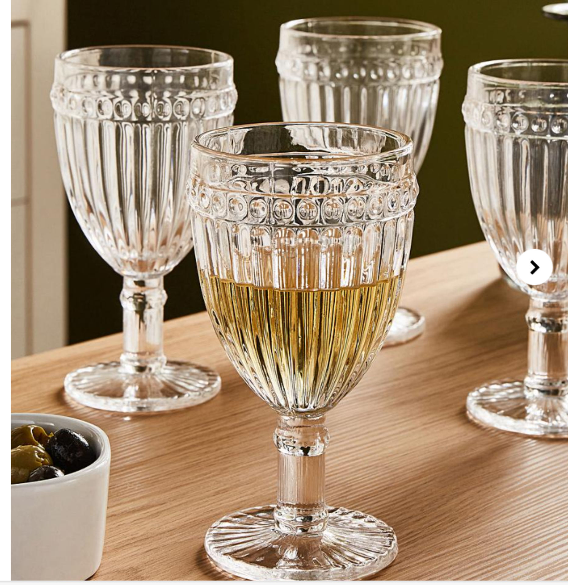 Julipa Set of 4 Wine Glasses. - ER22. Julipa set of four wine glasses with patterned detailing.