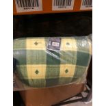 1 x Pallet of Luxury Pet Beds/Pet Products.   Includes Mainly Pet Beds In Various Sizes & Styles.