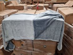 PALLET TO CONTAIN 100 X NEW & PACKAGED LUXURY 180x200CM FLEECE THROWS IN VARIOUS DESIGNS. RRP £37.99