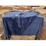 TRADE LOT 40 X NEW & PACKAGED LUXURY 110X150CM FLEECE THROWS IN VARIOUS DESIGNS. RRP £24.99 EACH,