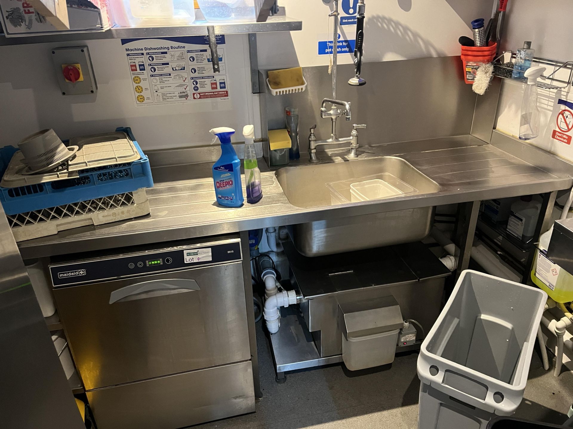 STAINLESS STEEL SINK UNIT WITH TAPS