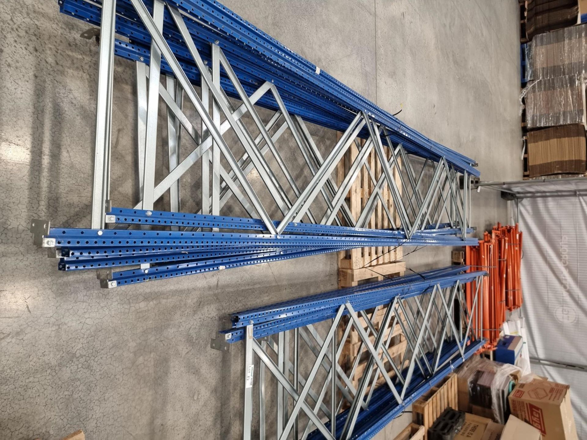 LARGE QUANTITY OF RACKING TO INCLUDE APPROX. 15 UPRIGHTS & 150 CROSS BEAMS. ON 6 PALLETS - Image 2 of 3