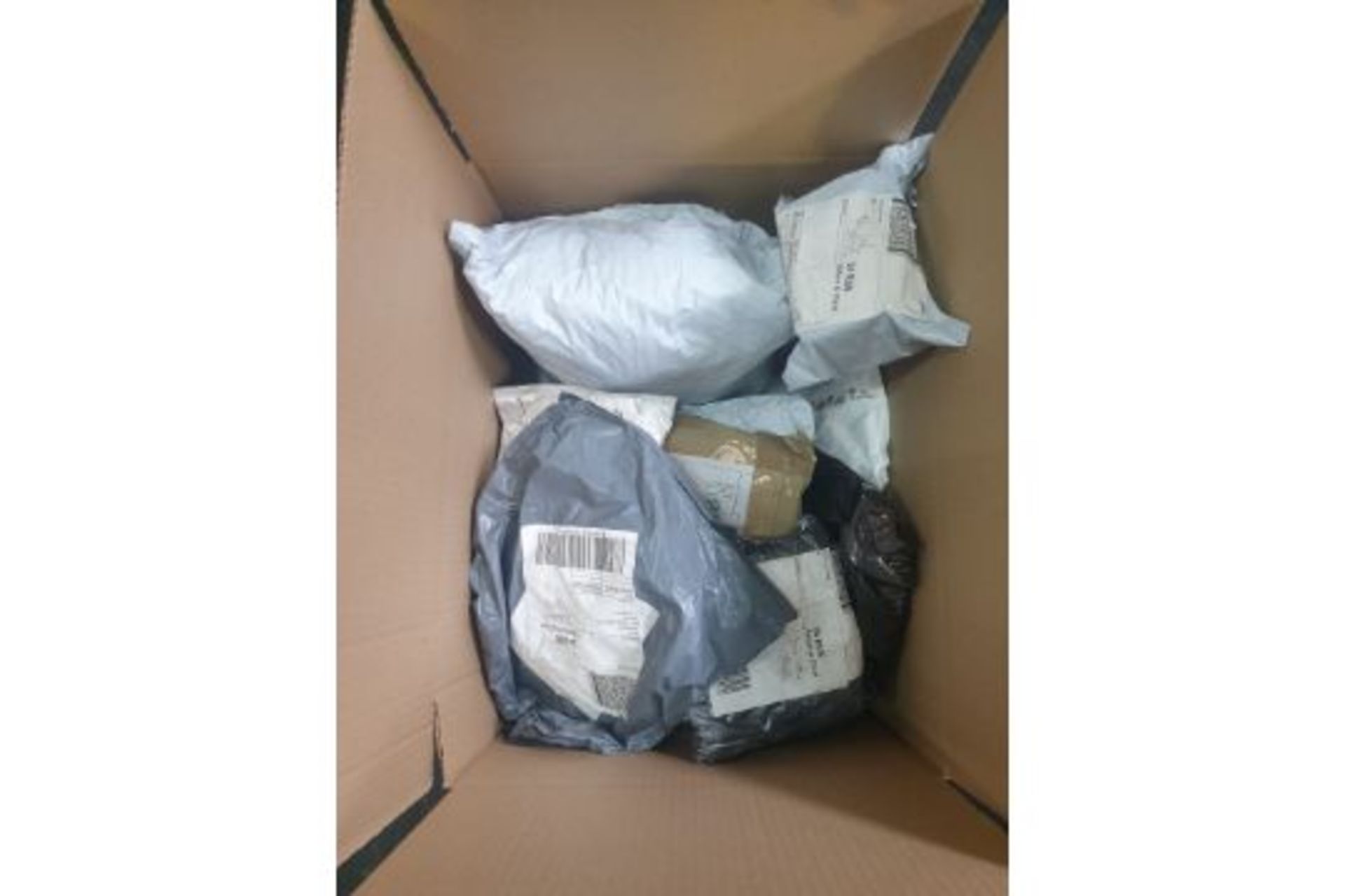 TRADE LOT TO CONTAIN 100 x UNCHECKED COURIER/INTERNET RETURNS. CONDITION & ITEMS UNKNOWN. ITEMS - Image 7 of 9
