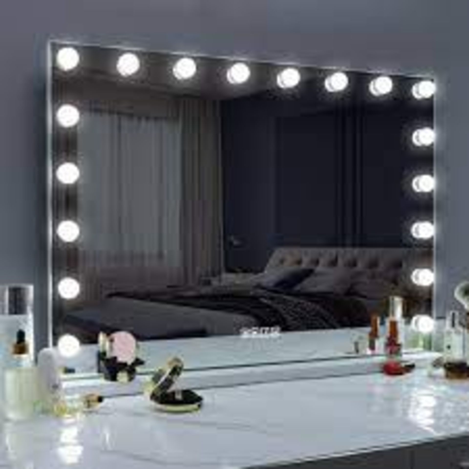 VANITII Hollywood Vanity Make Up Mirror With Lights. - ER46.