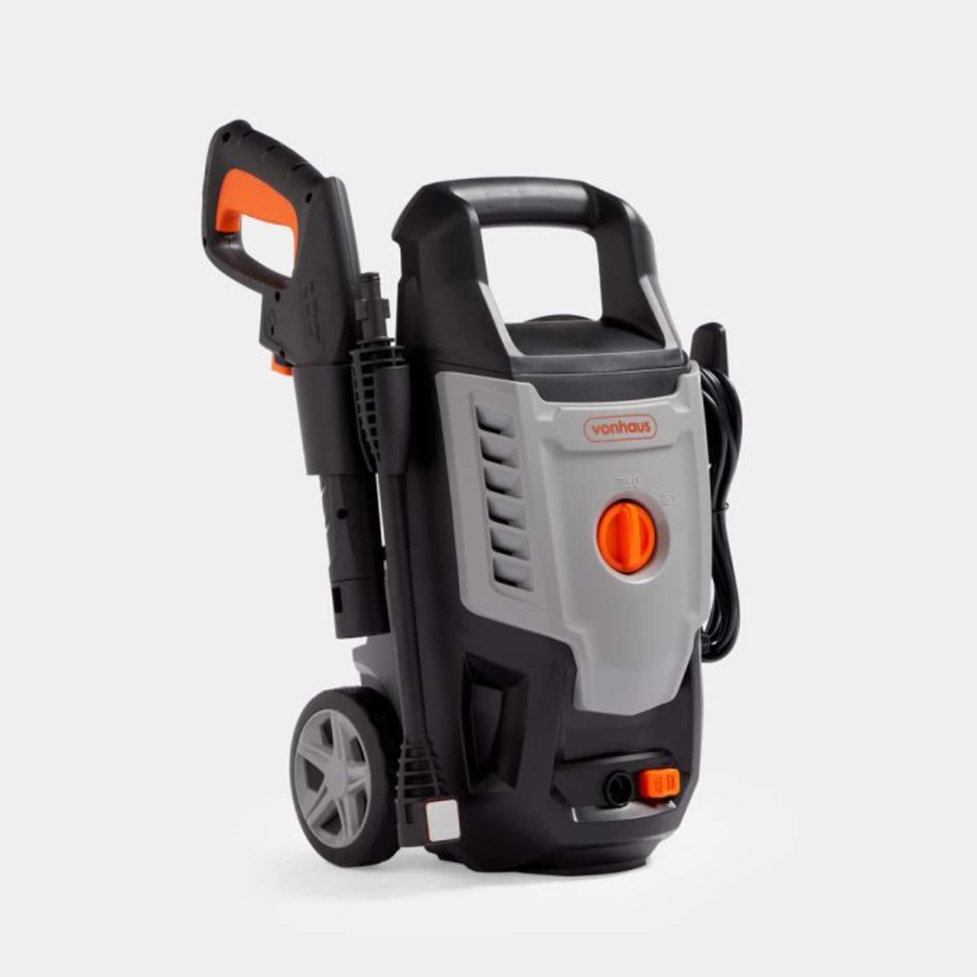 Pressure Washer (ER32) *Design may vary Featuring a wobble pump for self-priming, the washer is