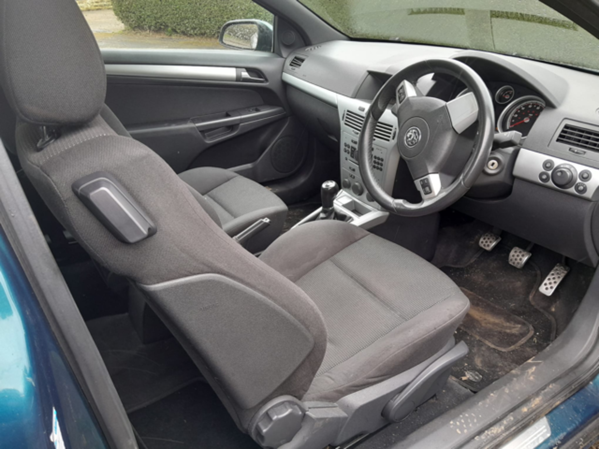 Vauxhall Astra YA07 LXM - Image 6 of 9
