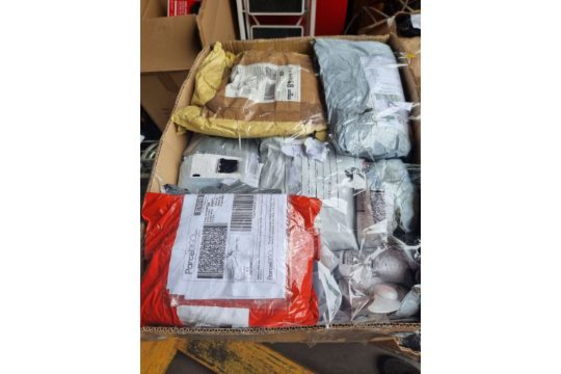 TRADE LOT TO CONTAIN 100 x UNCHECKED COURIER/INTERNET RETURNS. CONDITION & ITEMS UNKNOWN. ITEMS