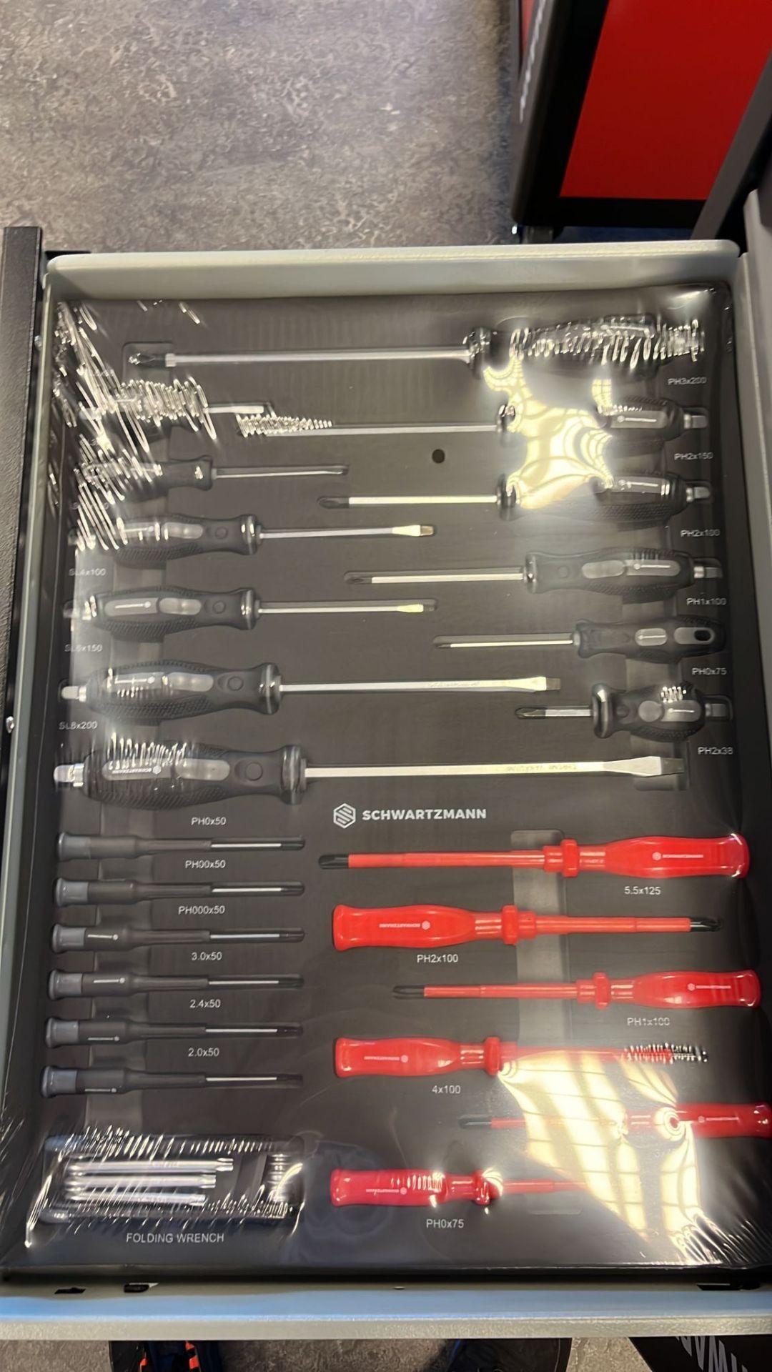 New & Boxed Schwartzman 259 Piece Professional Wheeled Lockable Tool Chest. RRP £1695. 7 Drawers - Image 6 of 7