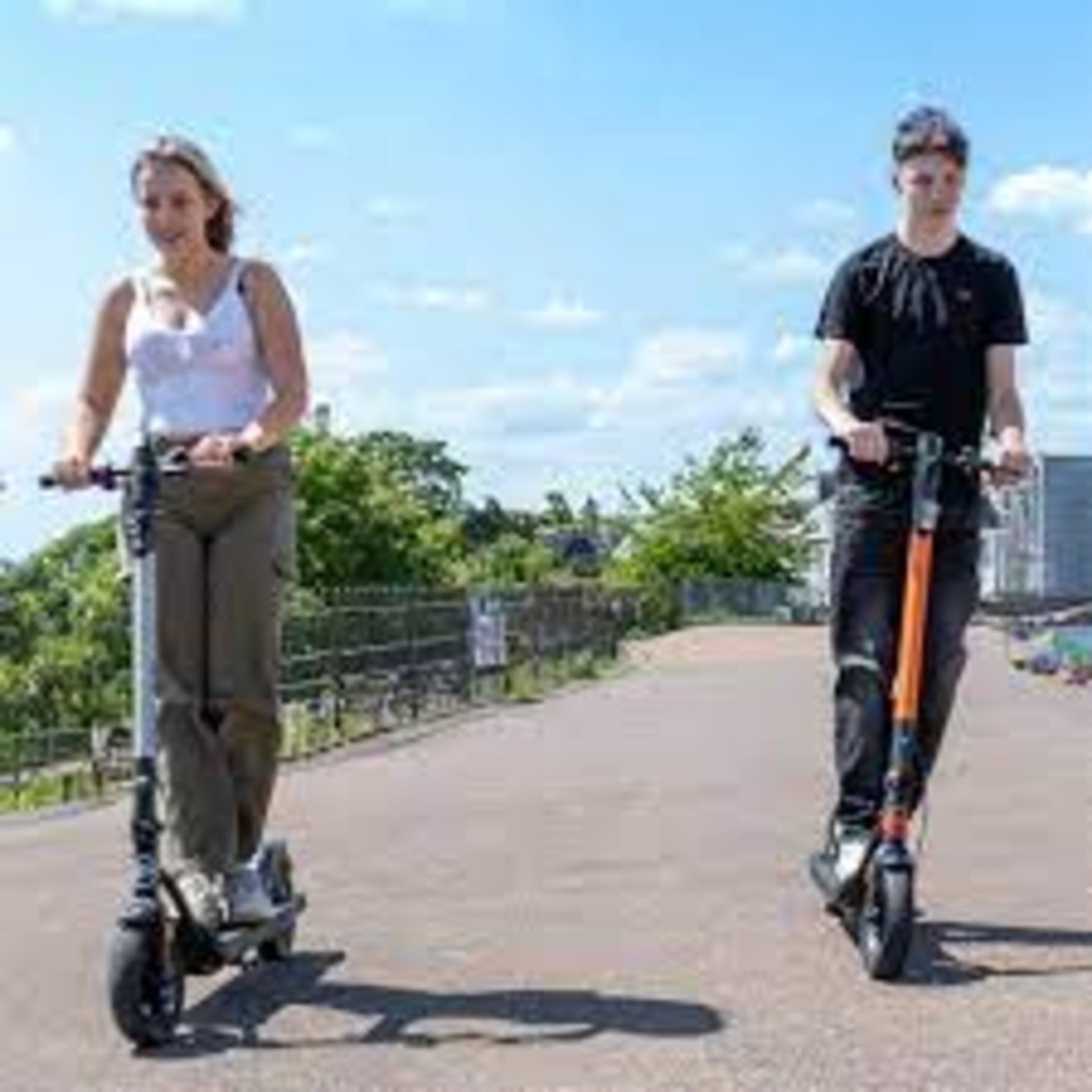 Brand New E-Glide V2 Electric Scooter Grey and Black RRP £599, Introducing a sleek and efficient - Image 3 of 3